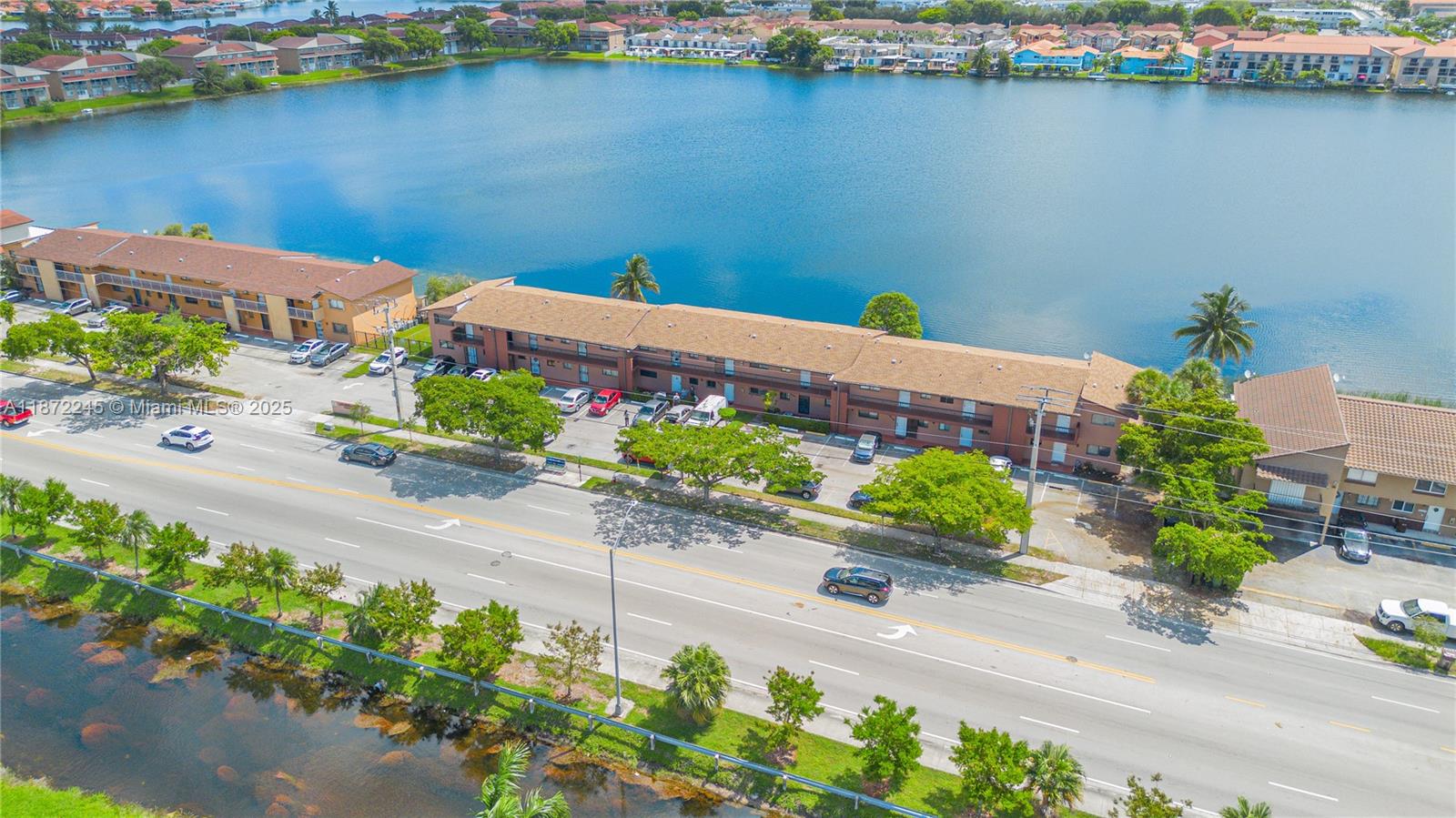 Lakebelle Condo No One
