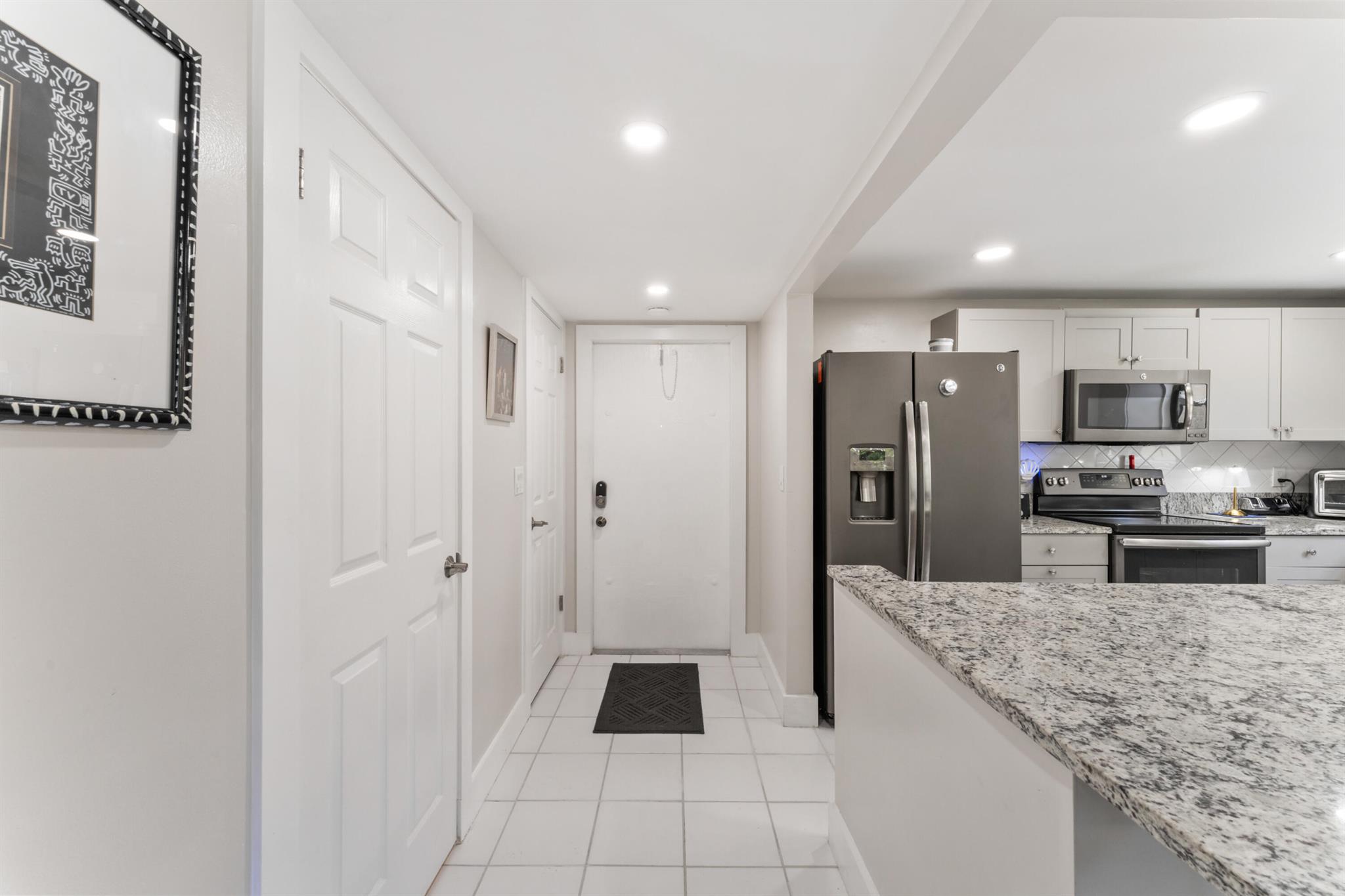 Homes for sale in Lantana, FL | 720 N Dixie Hwy #303, Lantana, FL 33462 | MLS# R11121048