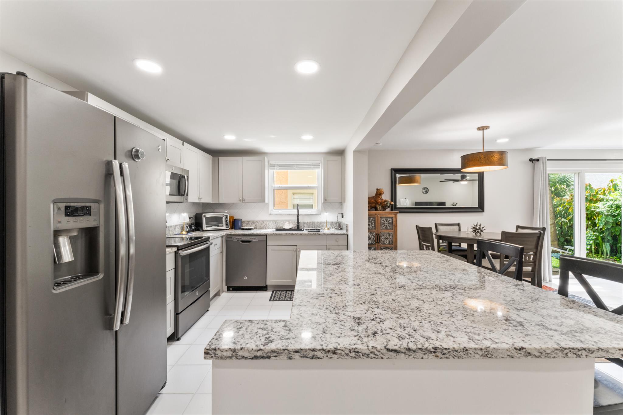 Homes for sale in Lantana, FL | 720 N Dixie Hwy #303, Lantana, FL 33462 | MLS# R11121048