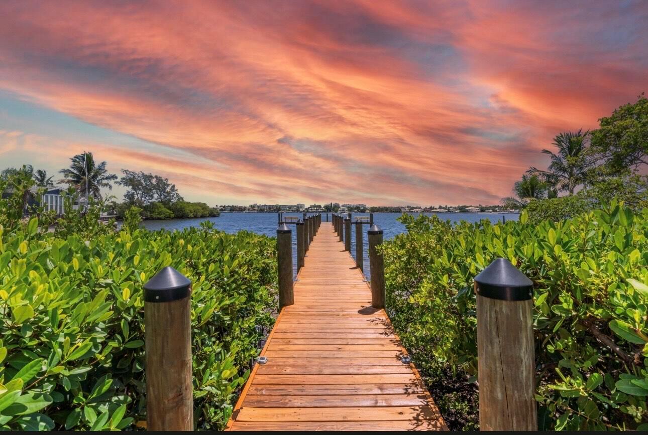 Homes for sale in Lantana, FL | 720 N Dixie Hwy #303, Lantana, FL 33462 | MLS# R11121048