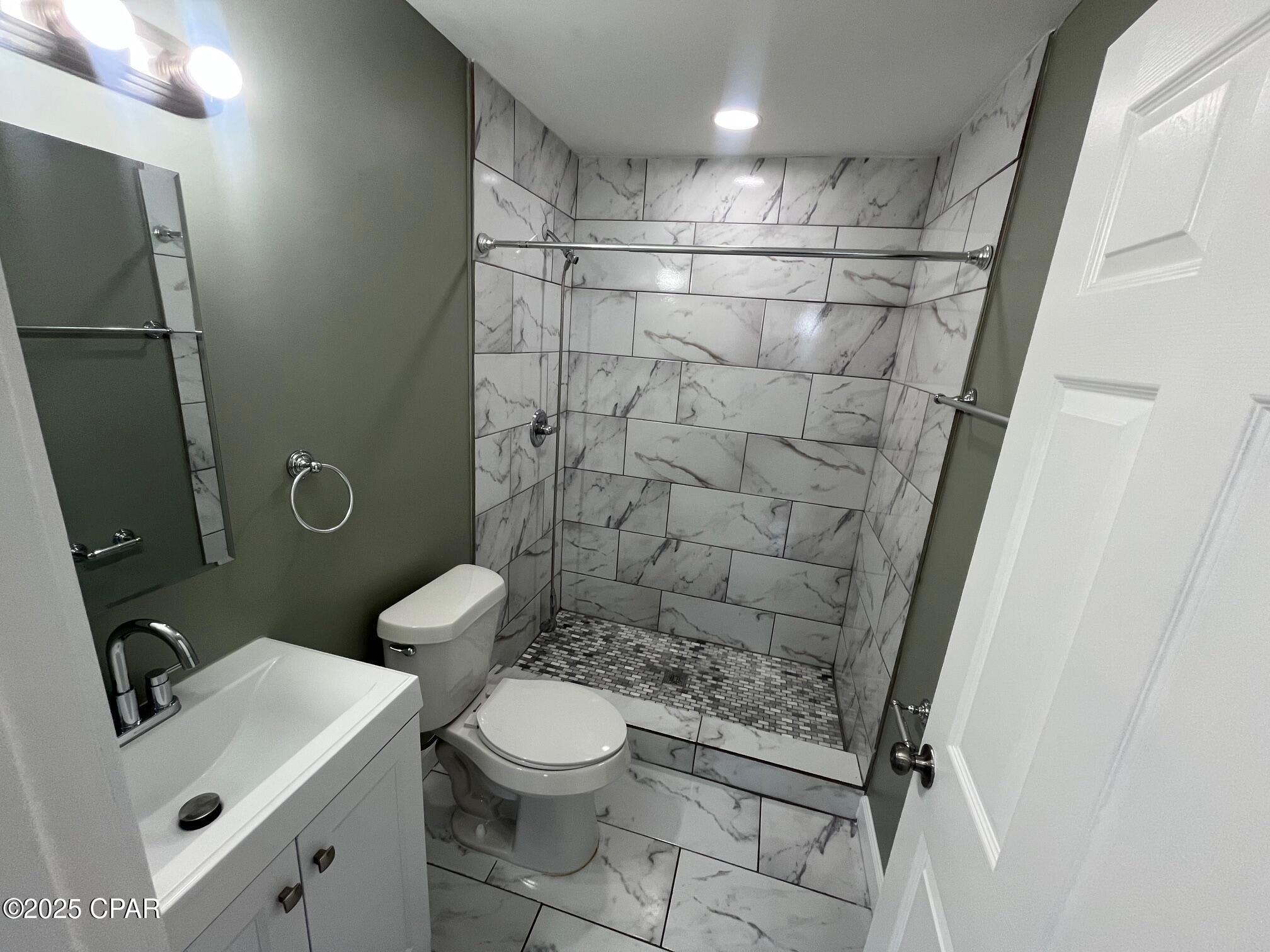 Image 4 For 1706 Lake Avenue B