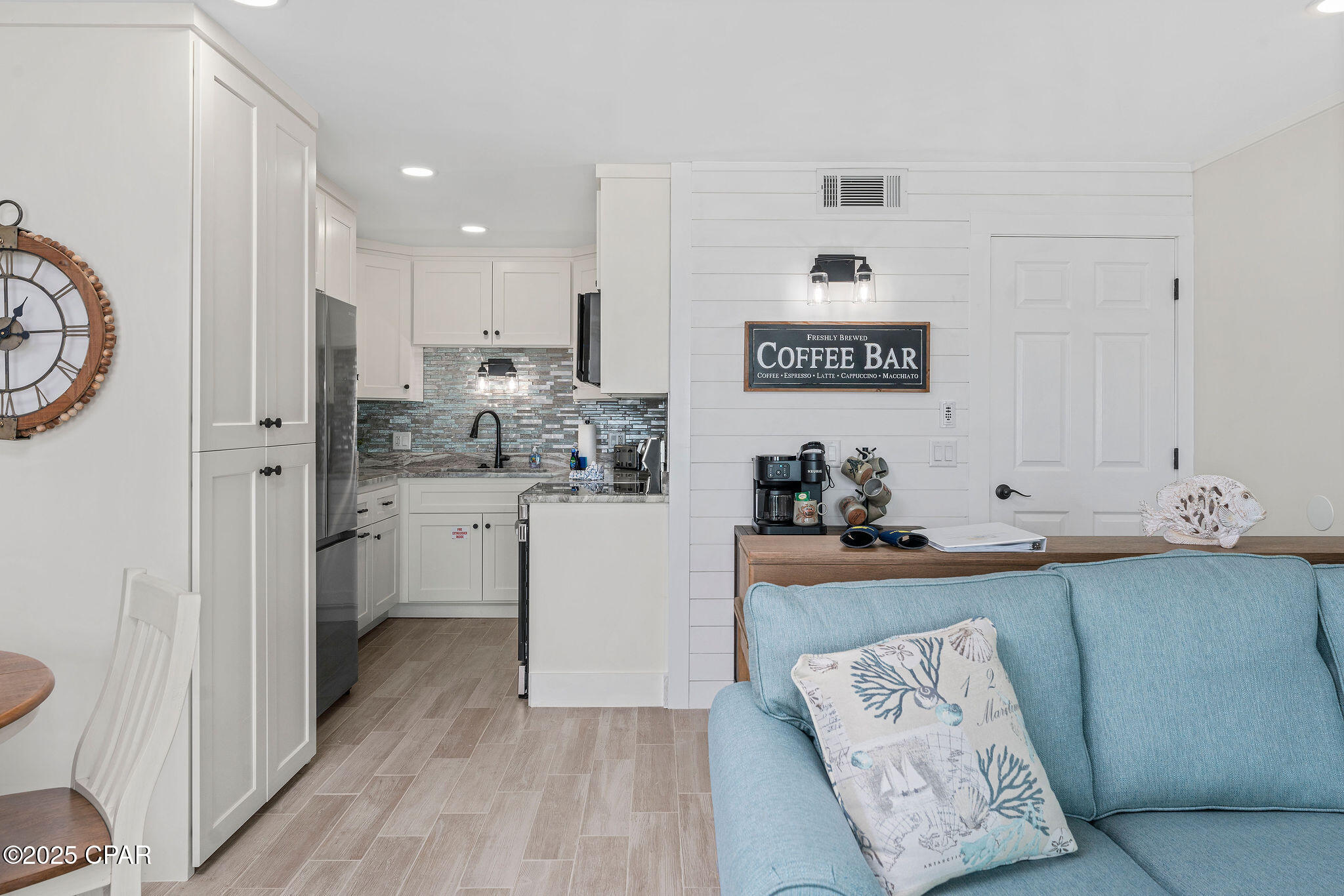 Image 5 For 8743 Thomas Drive 422