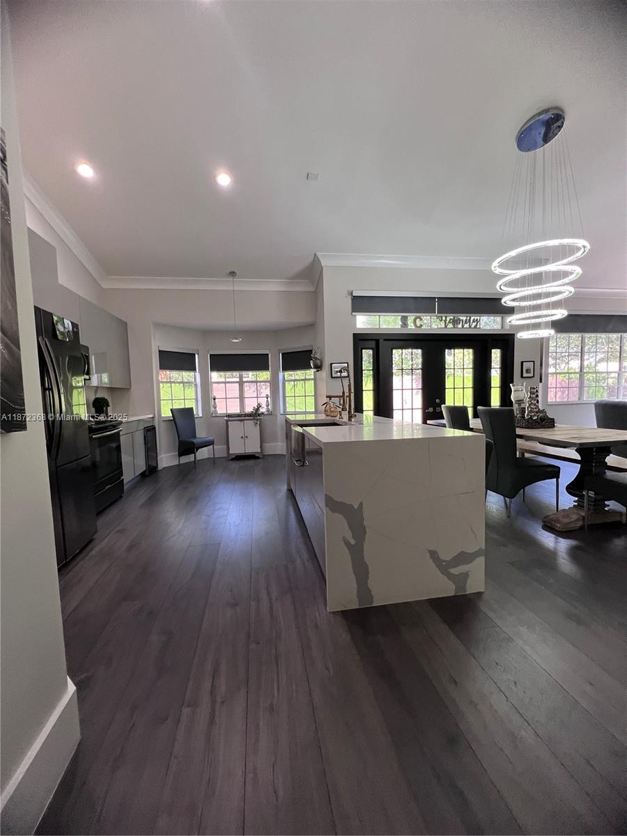 House for Sale in Weston, FL