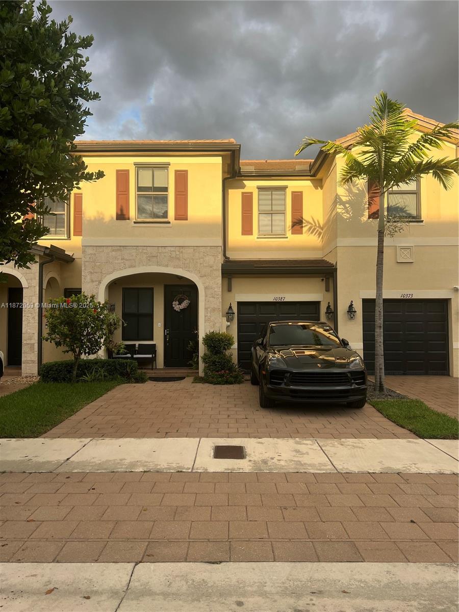 Condo for Sale in Hialeah, FL
