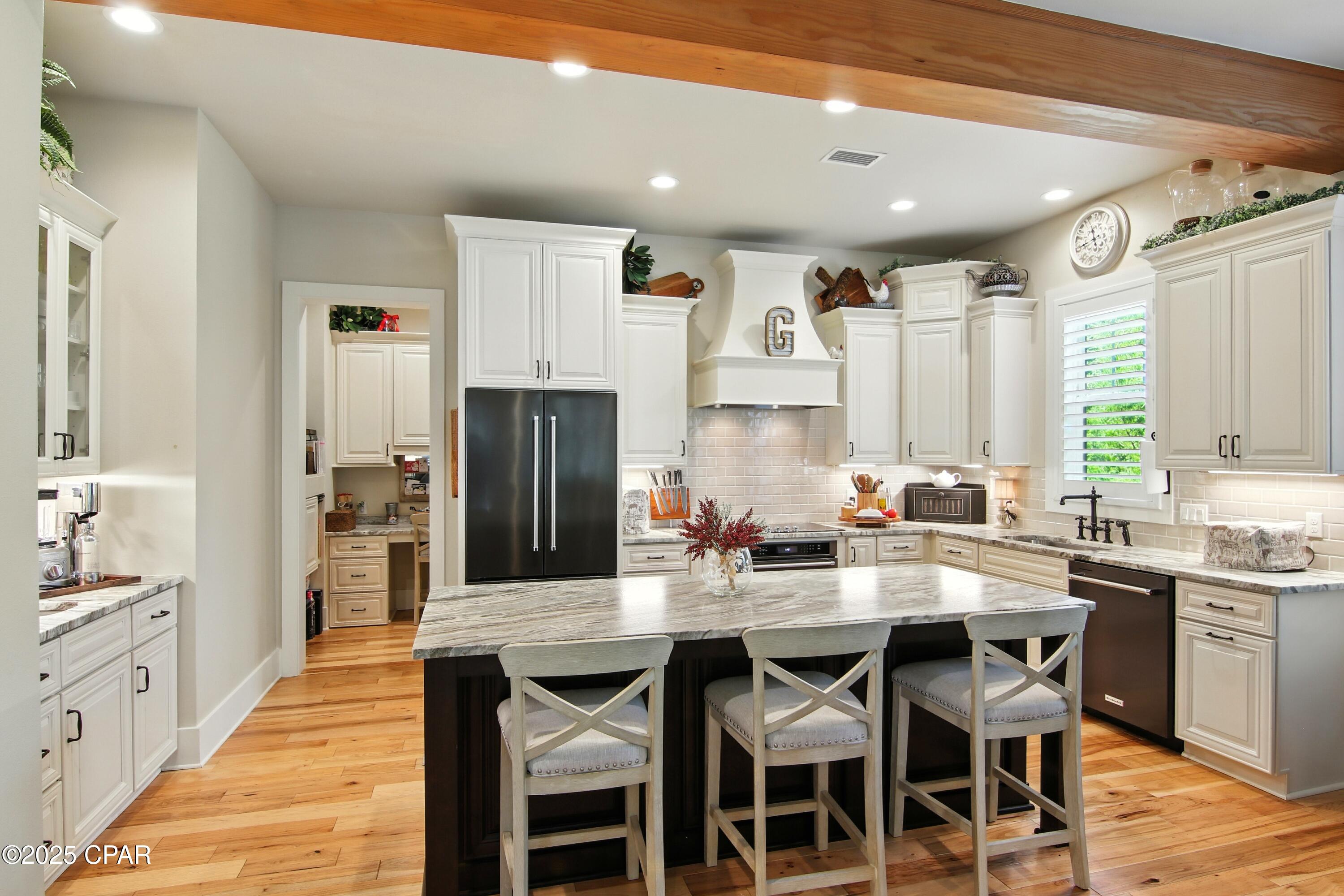 Listing photo id 14 for 400 Pitts Bayshore Drive