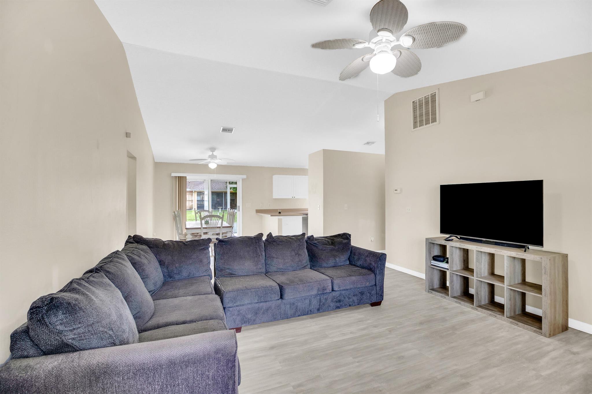 Homes for sale in Vero Beach, FL | 7976 105Th Court, Vero Beach, FL 32967 | MLS# R11121152