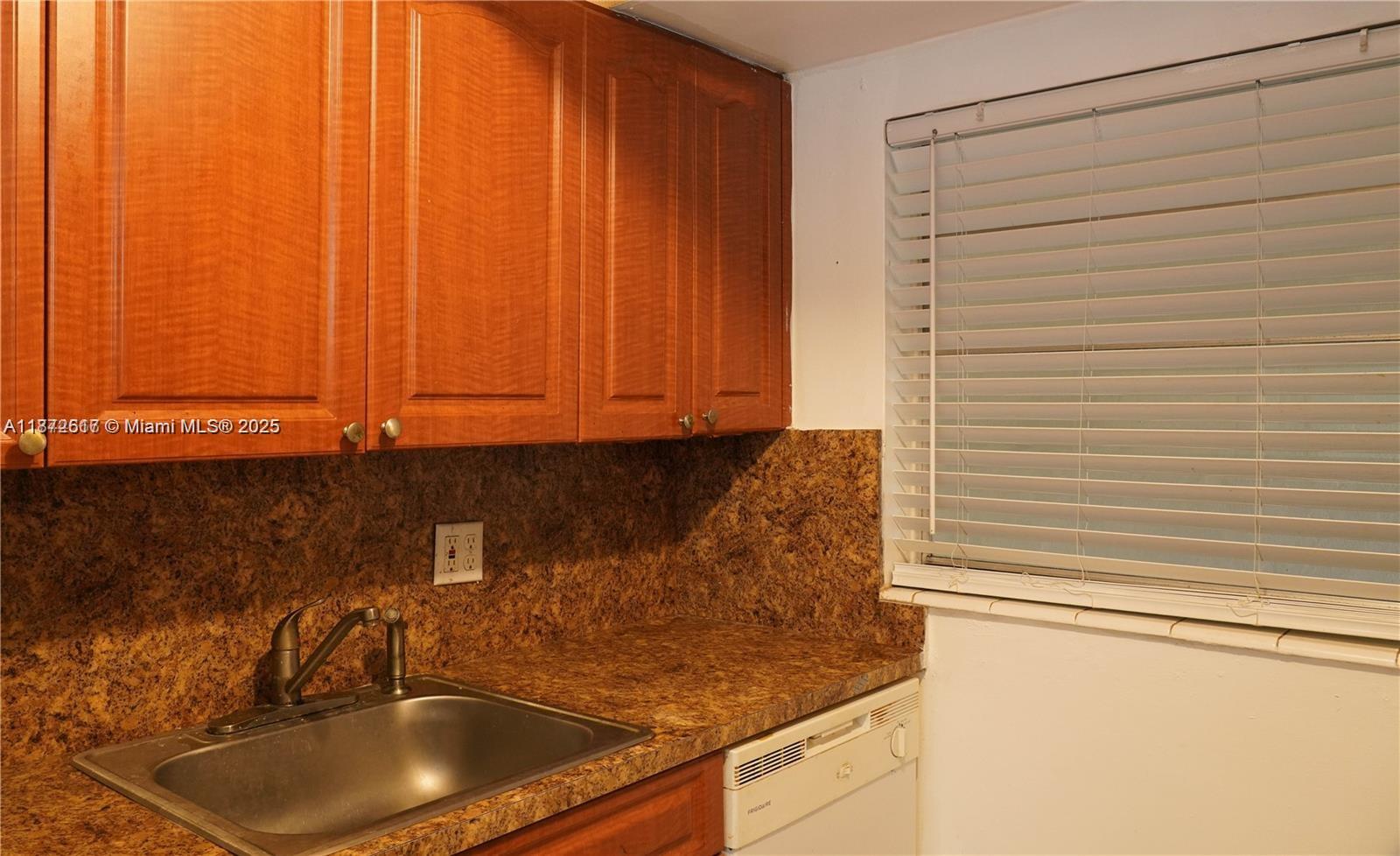 Homes for sale in North Miami, FL | 11855 Ne 19Th Dr #10, North Miami, FL 33181 | MLS# A11872617