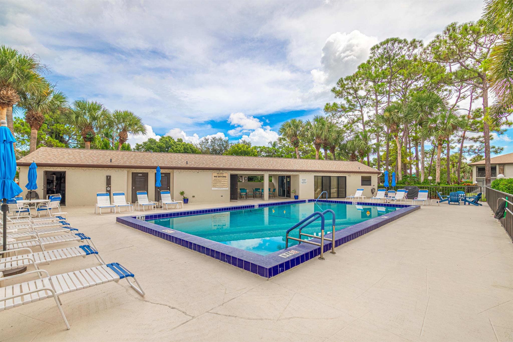 Homes for sale in Jupiter, FL | 102 Wingfoot Dr #D, Jupiter, FL 33458 | MLS# R11121252