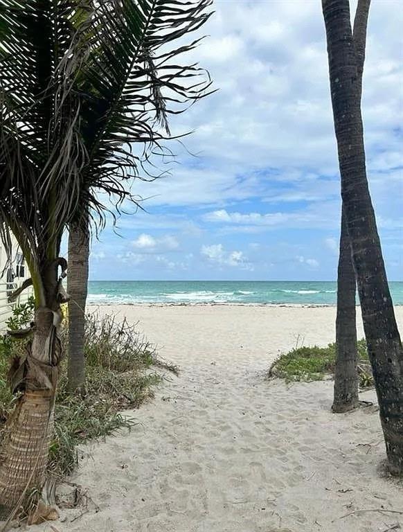 Hollywood Central Beach 4