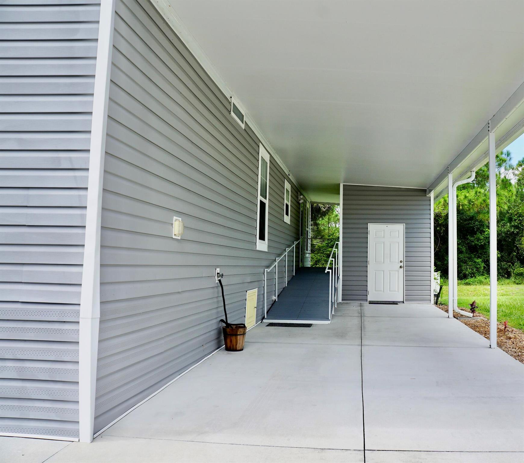 Homes for sale in Vero Beach, FL | 1114 Friendship Dr, Vero Beach, FL 32966 | MLS# R11121266