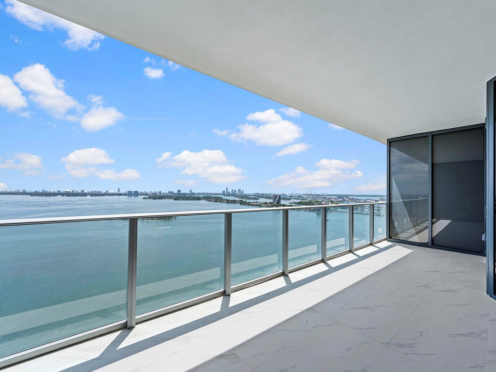 Apartamento à Venda em Miami, FL