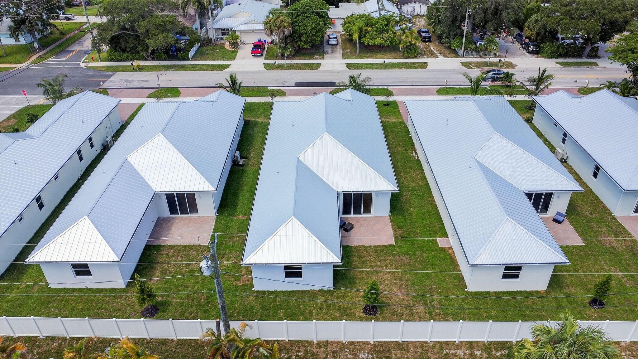 Homes for sale in Jupiter, FL | 611 N Loxahatchee Dr, Jupiter, FL 33458 | MLS# R11121279