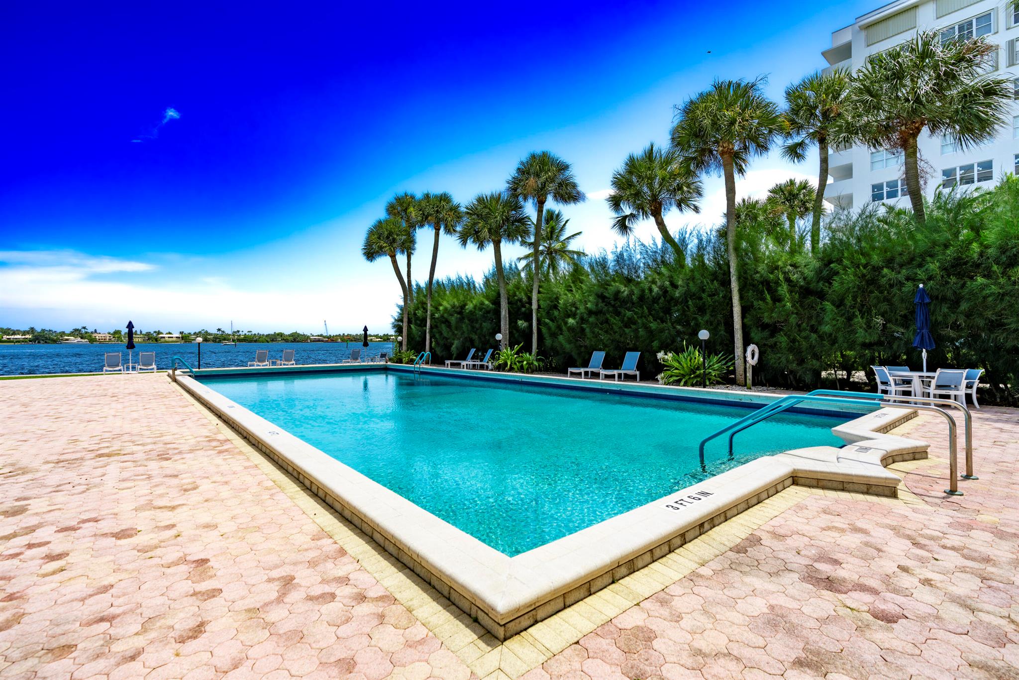 La Fontana Apts Of Palm B