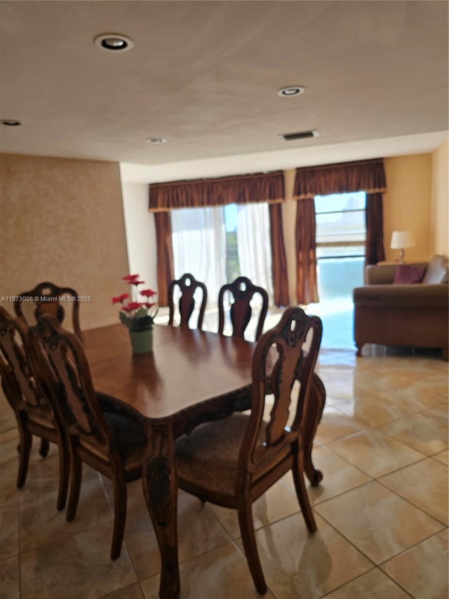 Biscaya IV Condo