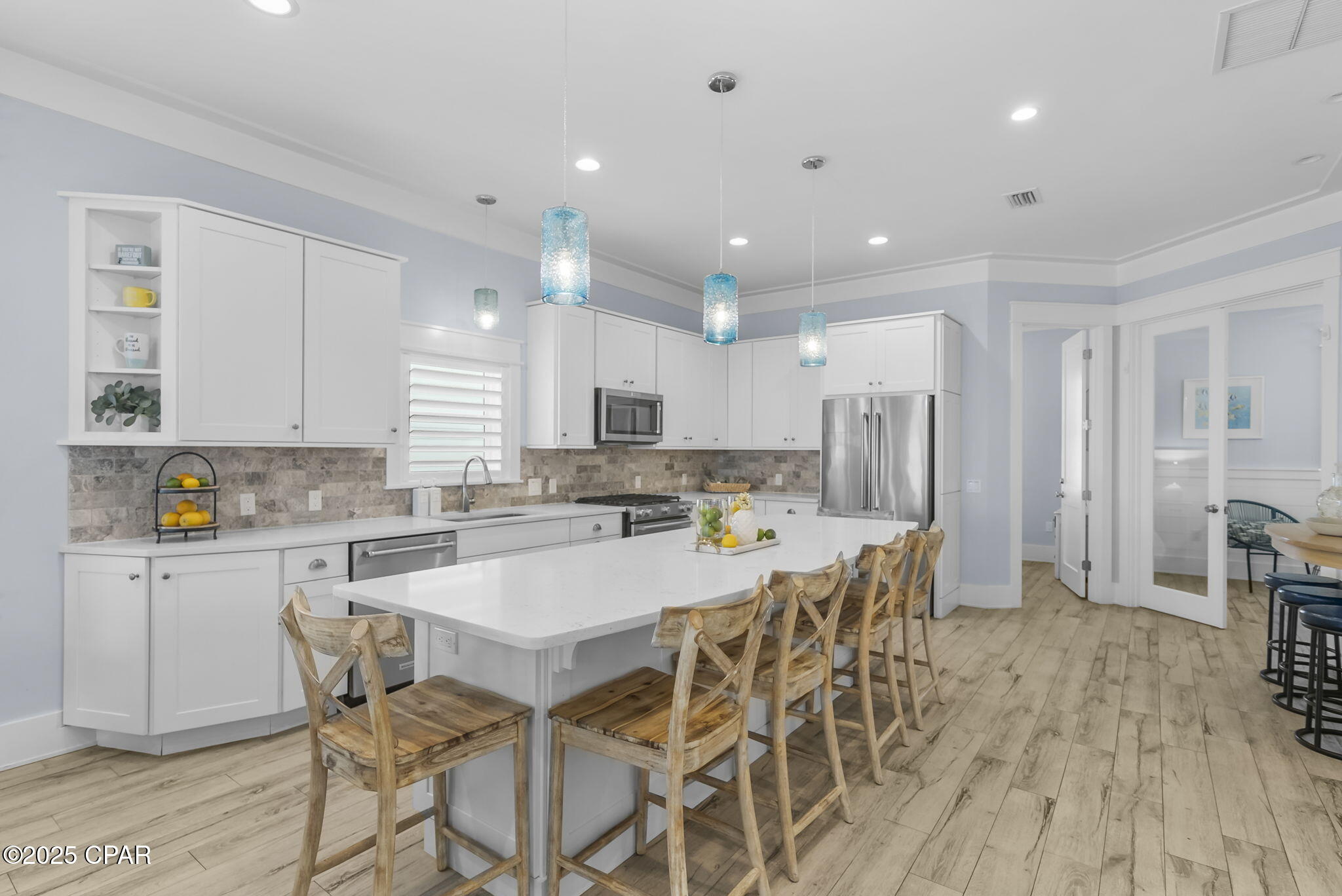 Listing photo id 11 for 93 Emerald Cove Lane