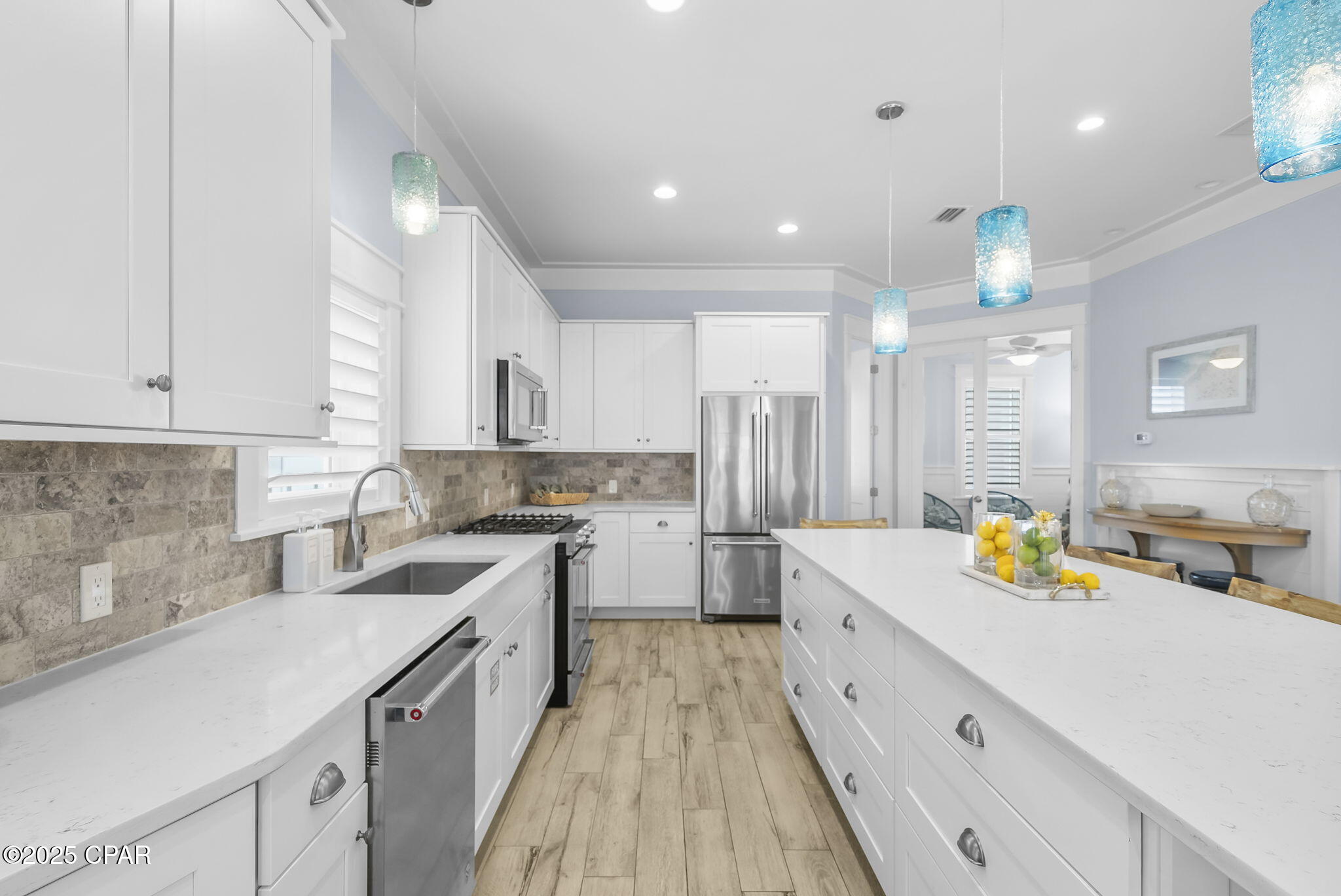 Listing photo id 12 for 93 Emerald Cove Lane