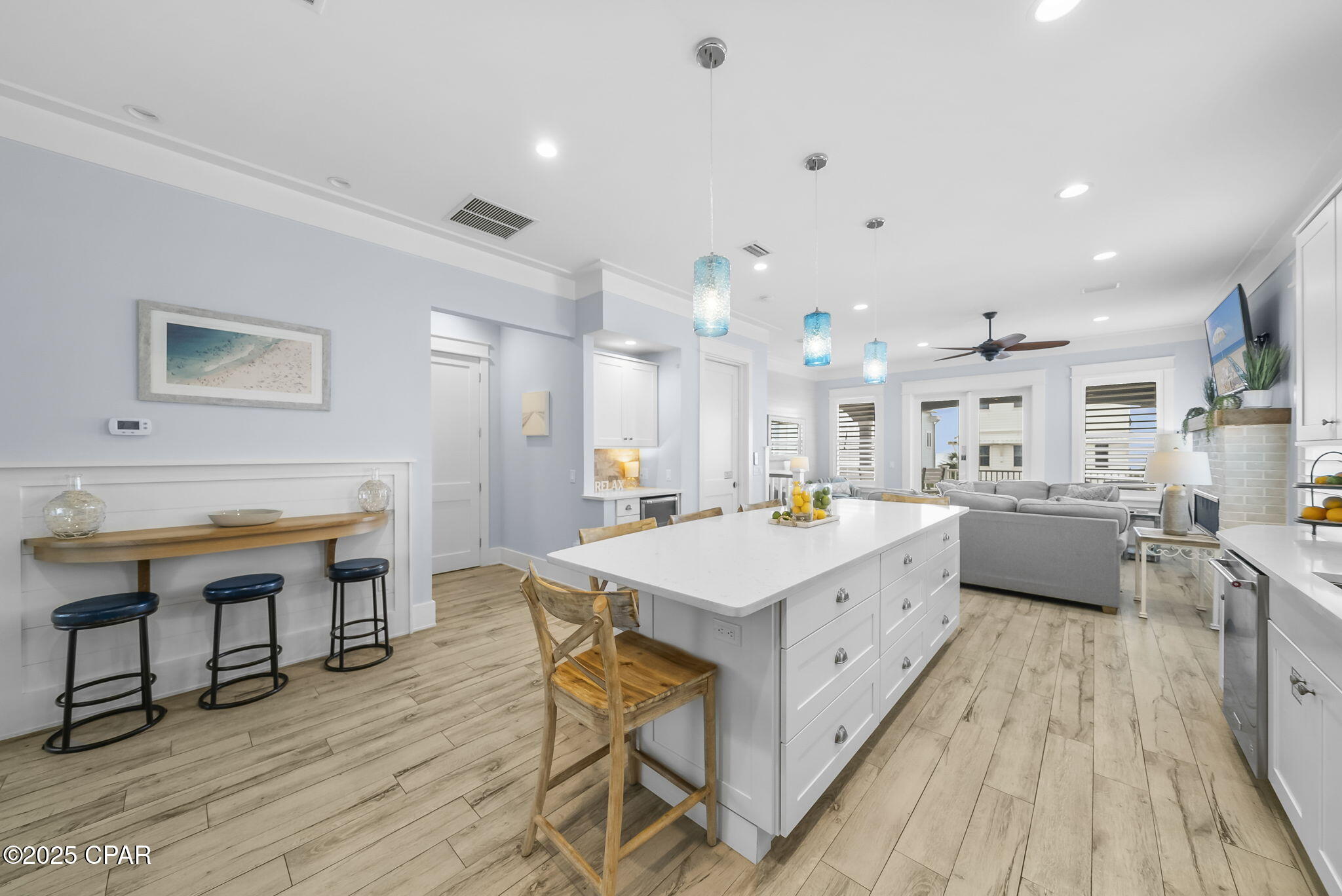 Listing photo id 13 for 93 Emerald Cove Lane