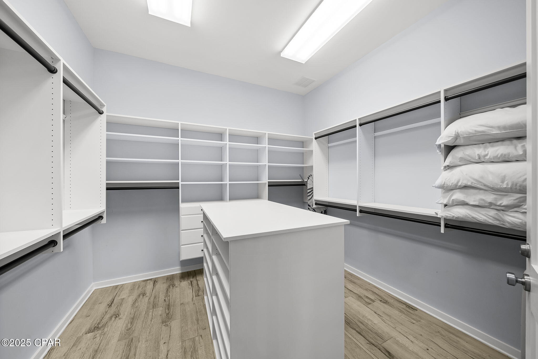 Listing photo id 26 for 93 Emerald Cove Lane