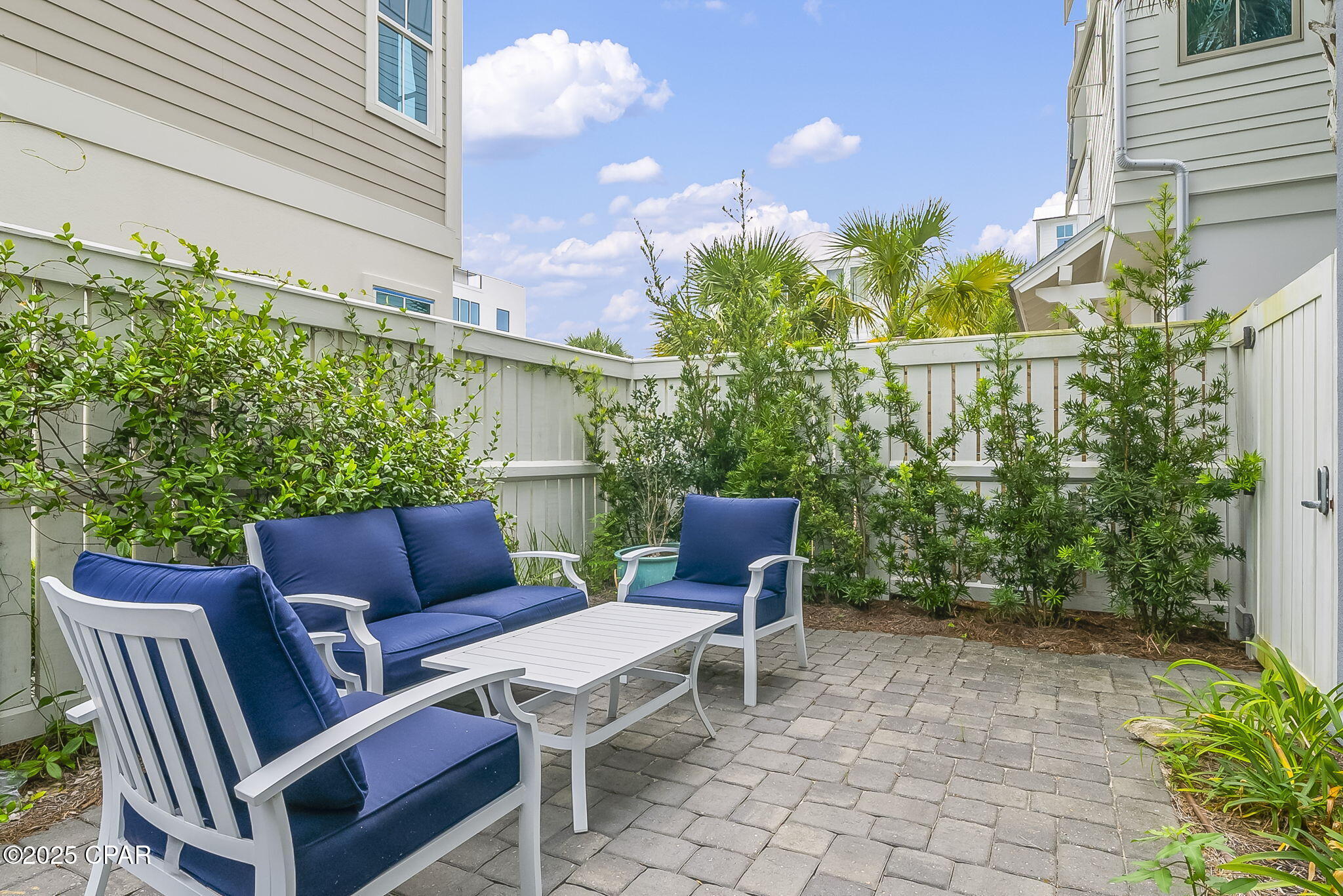 Listing photo id 43 for 93 Emerald Cove Lane