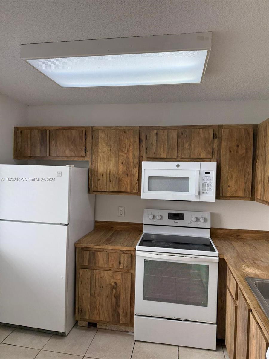 Lakeshore At University P