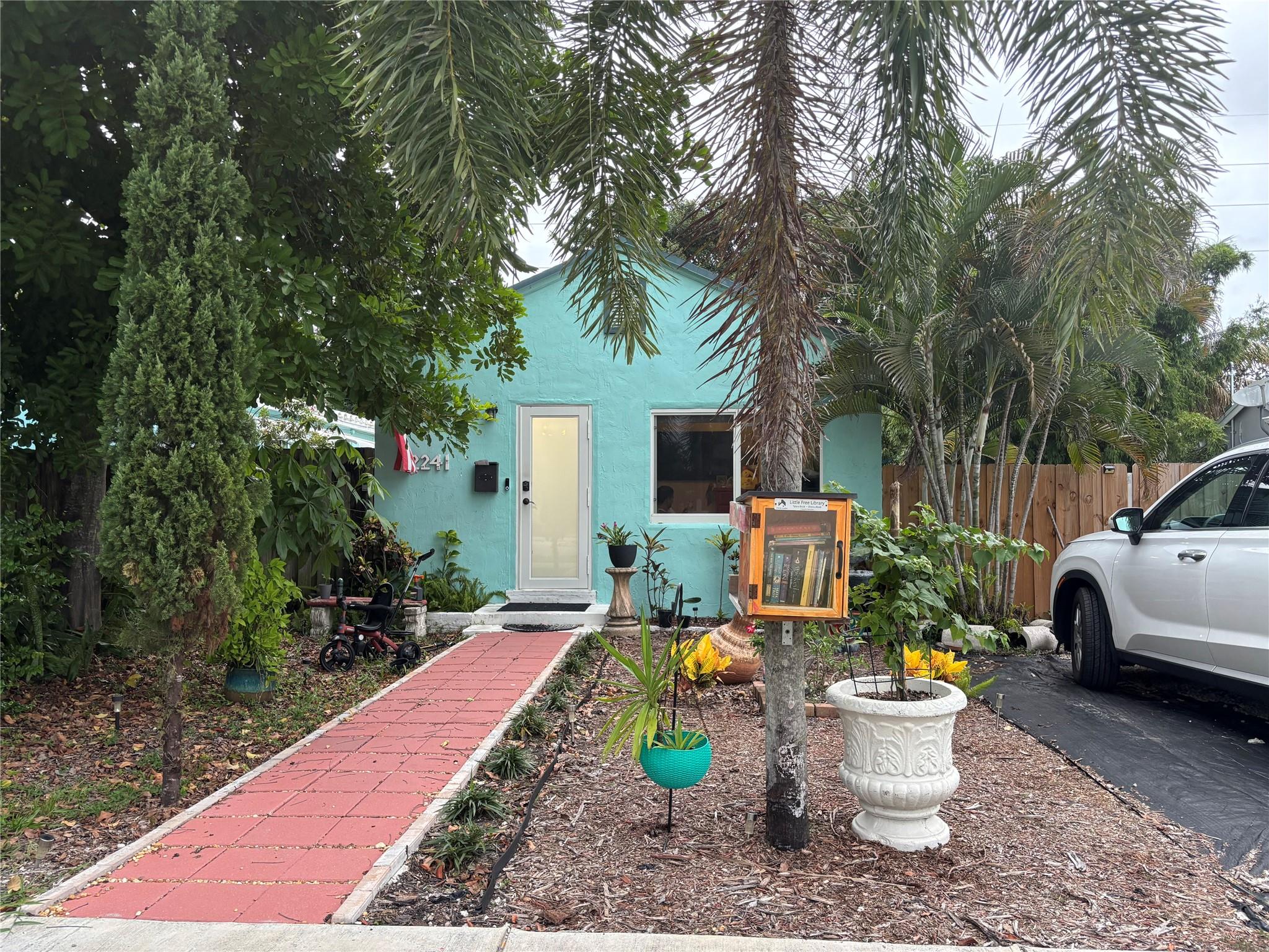 2241 Arthur St Hollywood FL 33020 | F10525128