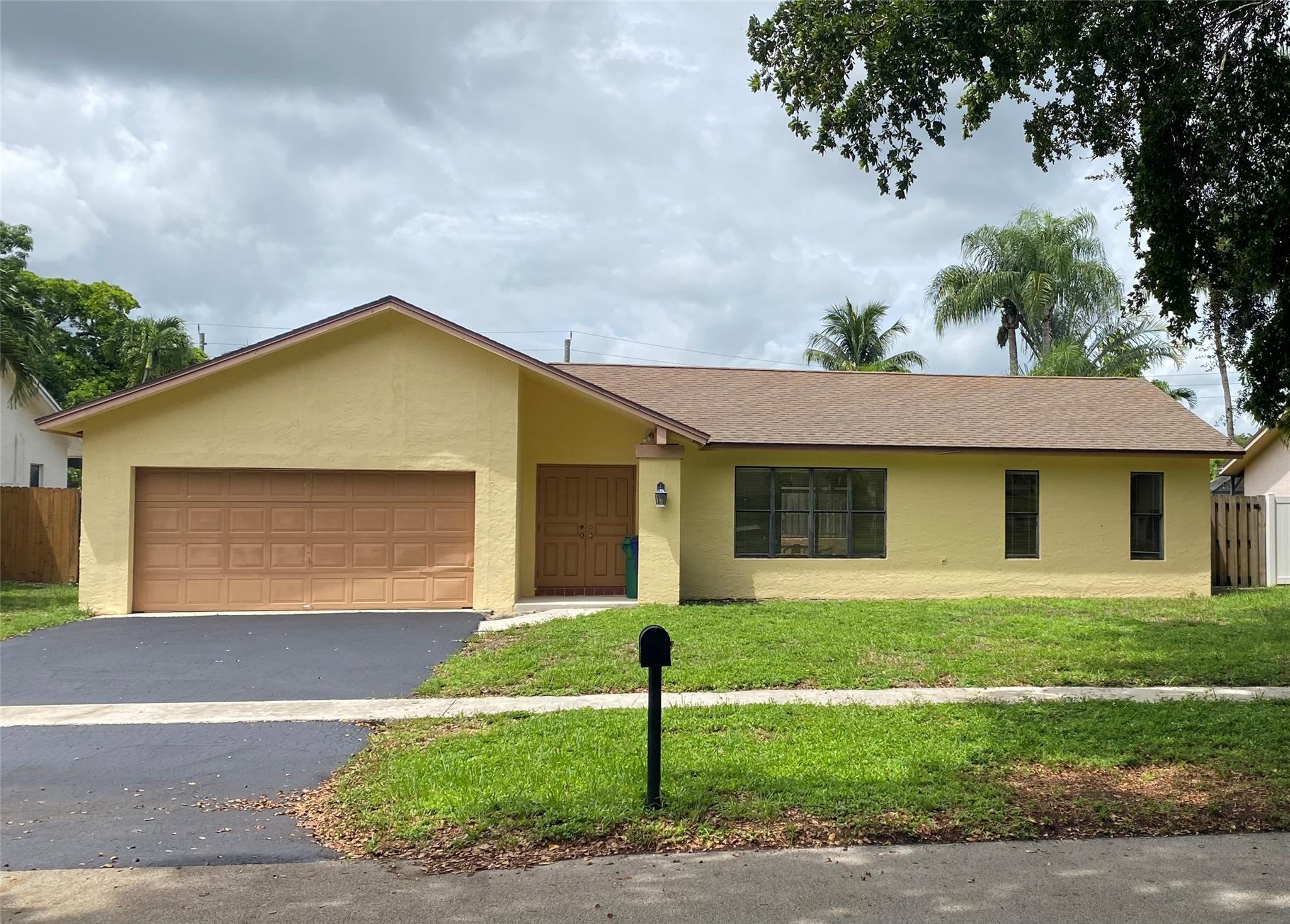 Homes for sale in Cooper City, FL | 5015 Sw 105th Ave, Cooper City, FL 33328 | MLS# F10525184