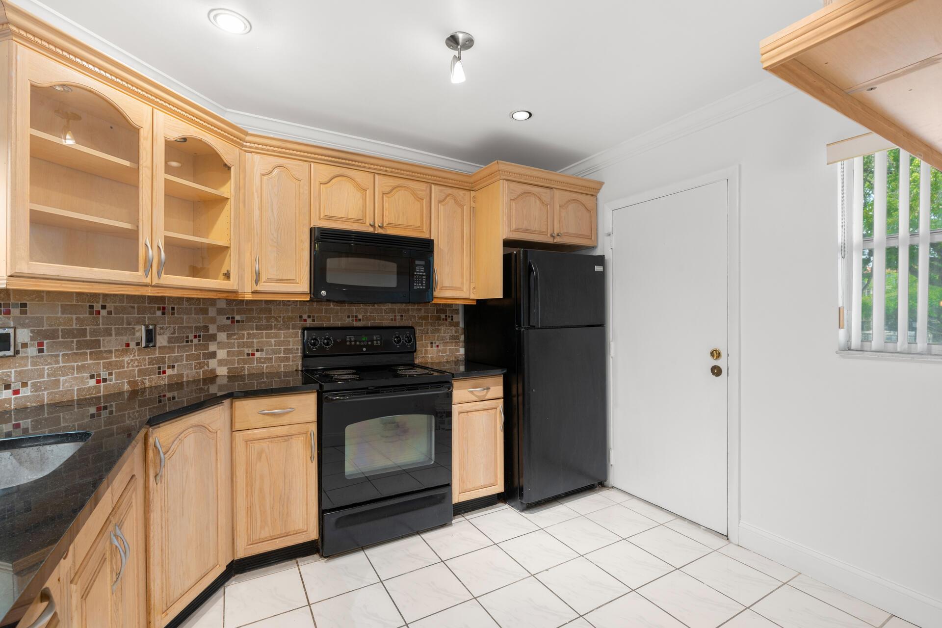 6300 S Falls Cir Drive 213, Lauderhill, FL 33319