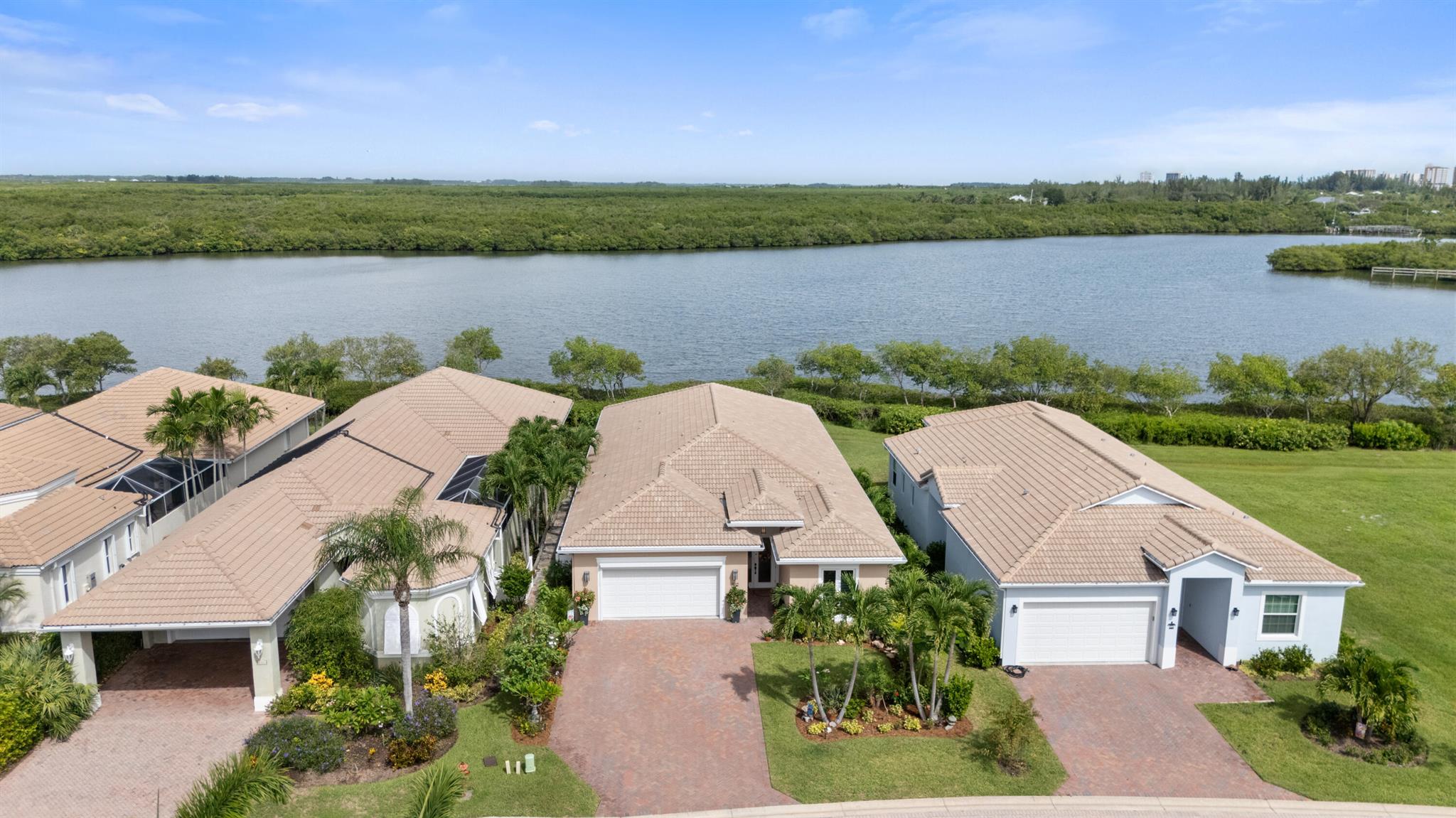 Homes for sale in Hutchinson Island, FL | 1912 Lynx Dr, Hutchinson Island, FL 34949 | MLS# R11121600