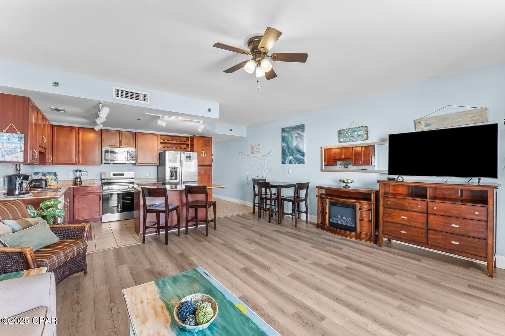 Image 4 For 9860 Thomas Drive 613