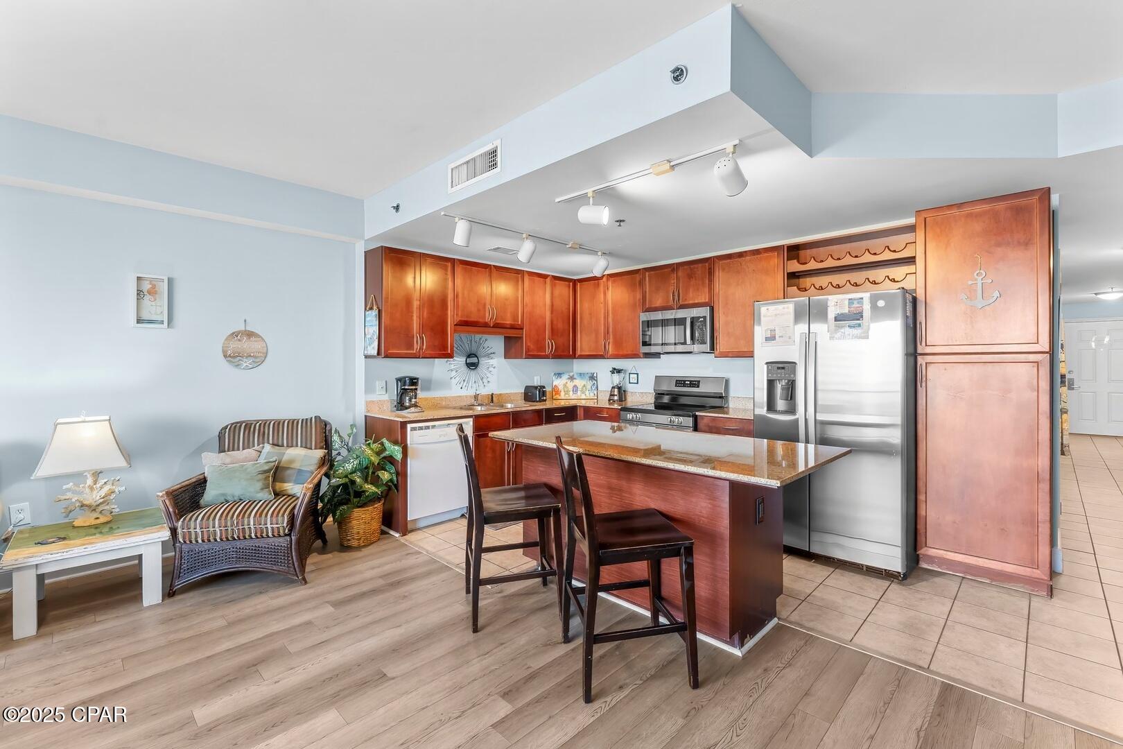 Image 9 For 9860 Thomas Drive 613