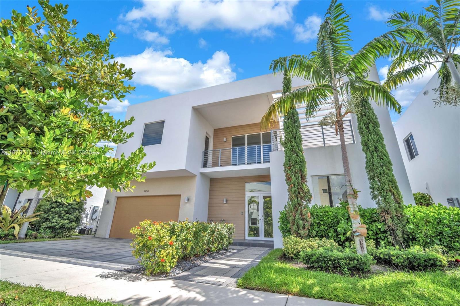 Doral Luxury Homes For Sale, image size:1600x1066