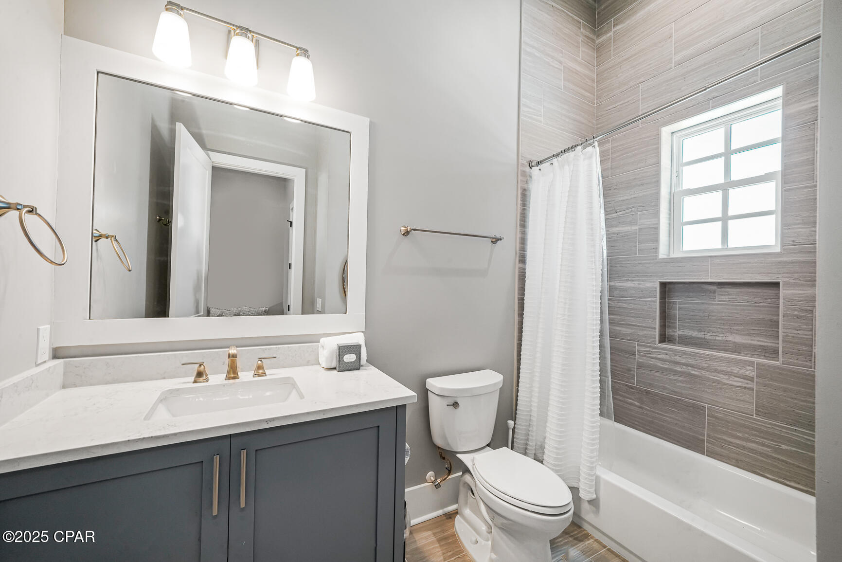 Image 10 For 221 Dunes Drive