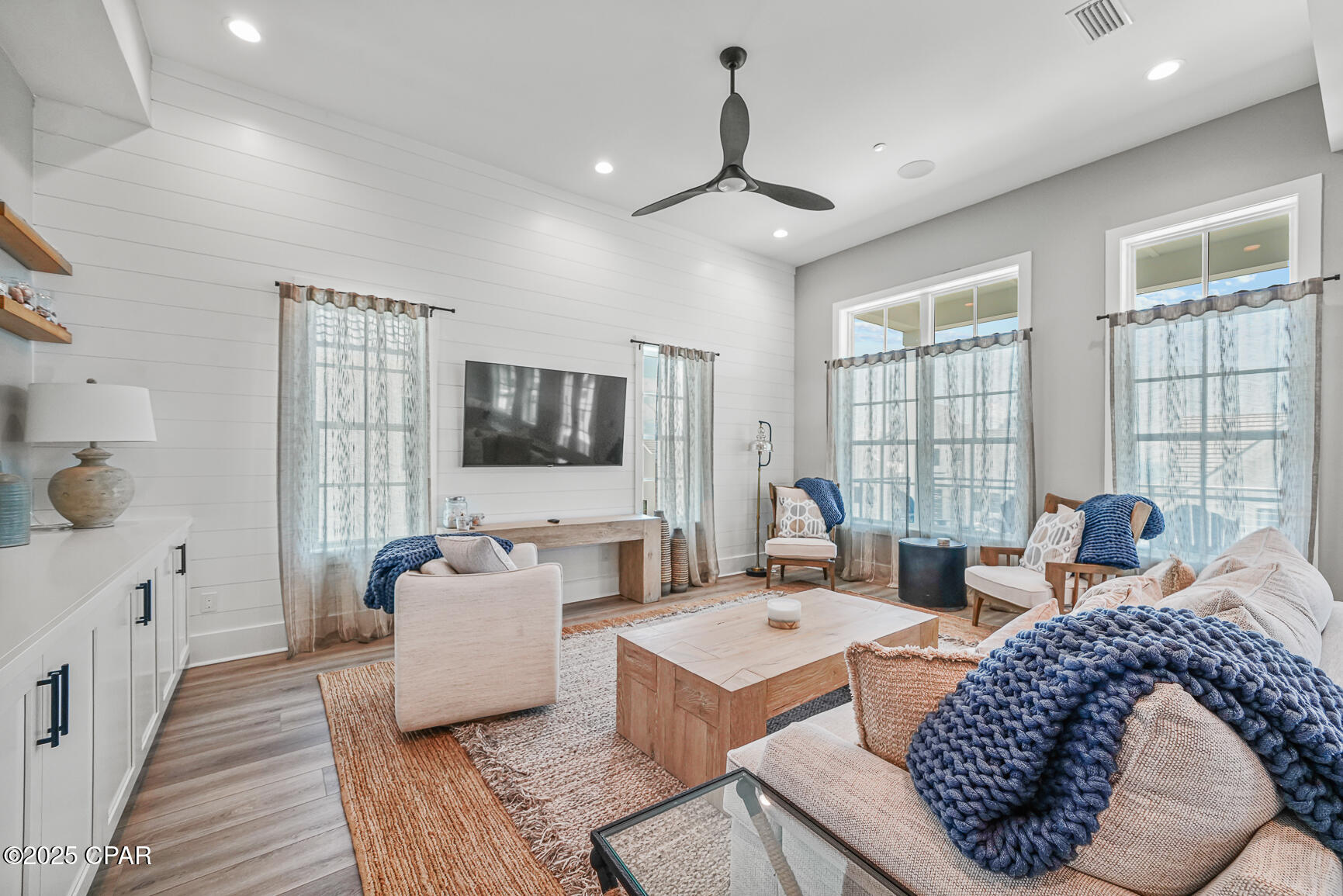 Listing photo id 13 for 221 Dunes Drive