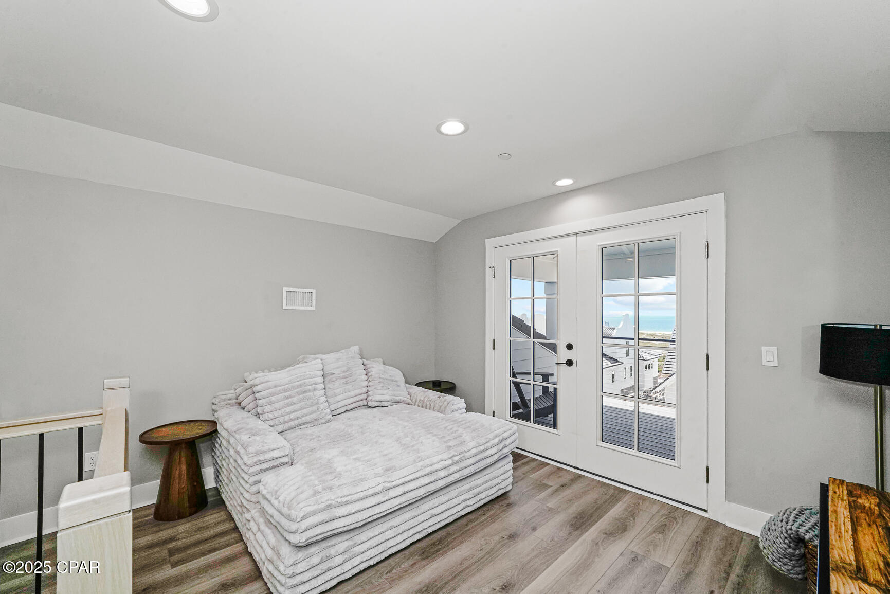 Listing photo id 18 for 221 Dunes Drive