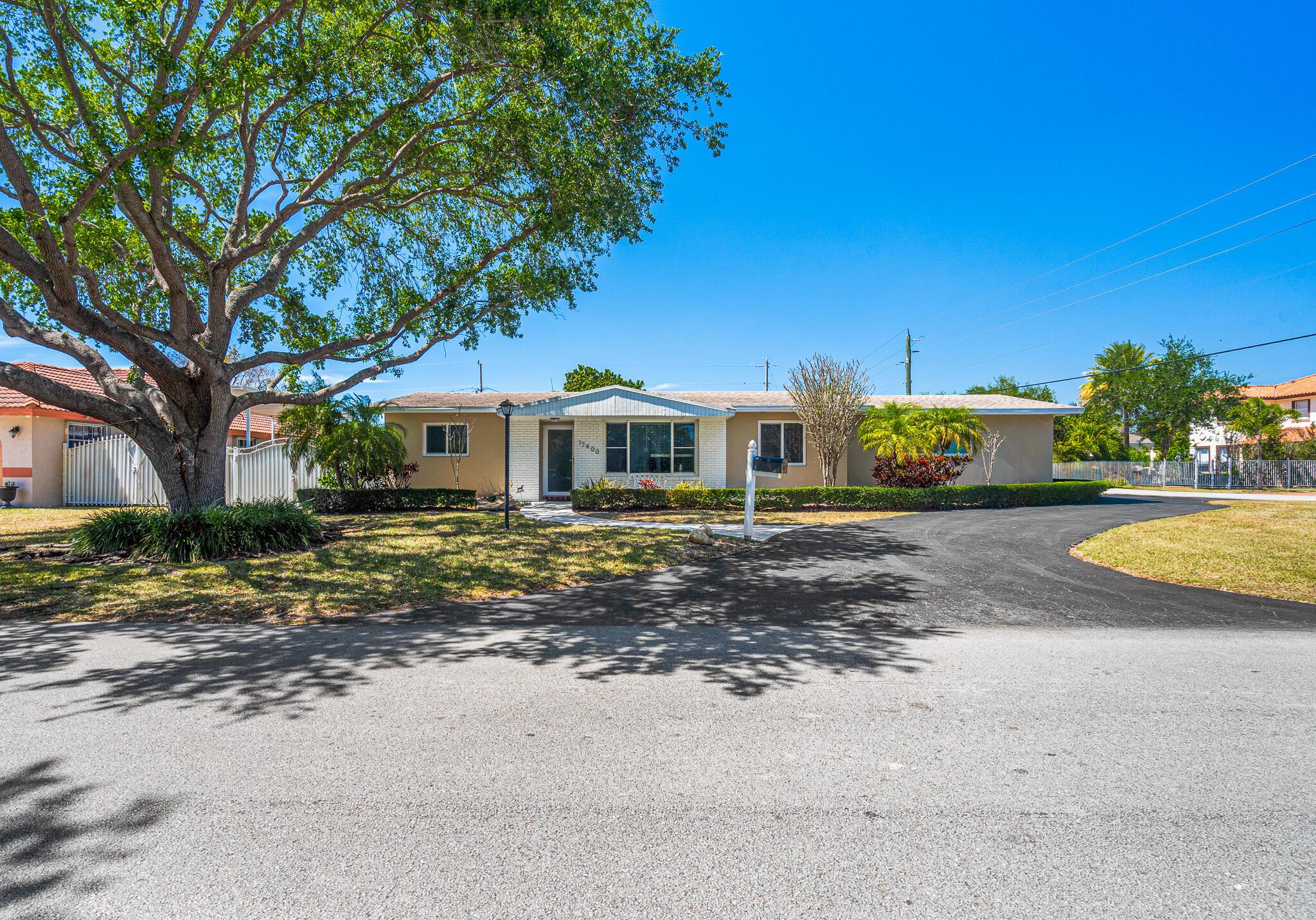 Homes for sale in Palmetto Bay, FL | 17400 Sw 92nd Court, Palmetto Bay, FL 33157 | MLS# R11121776