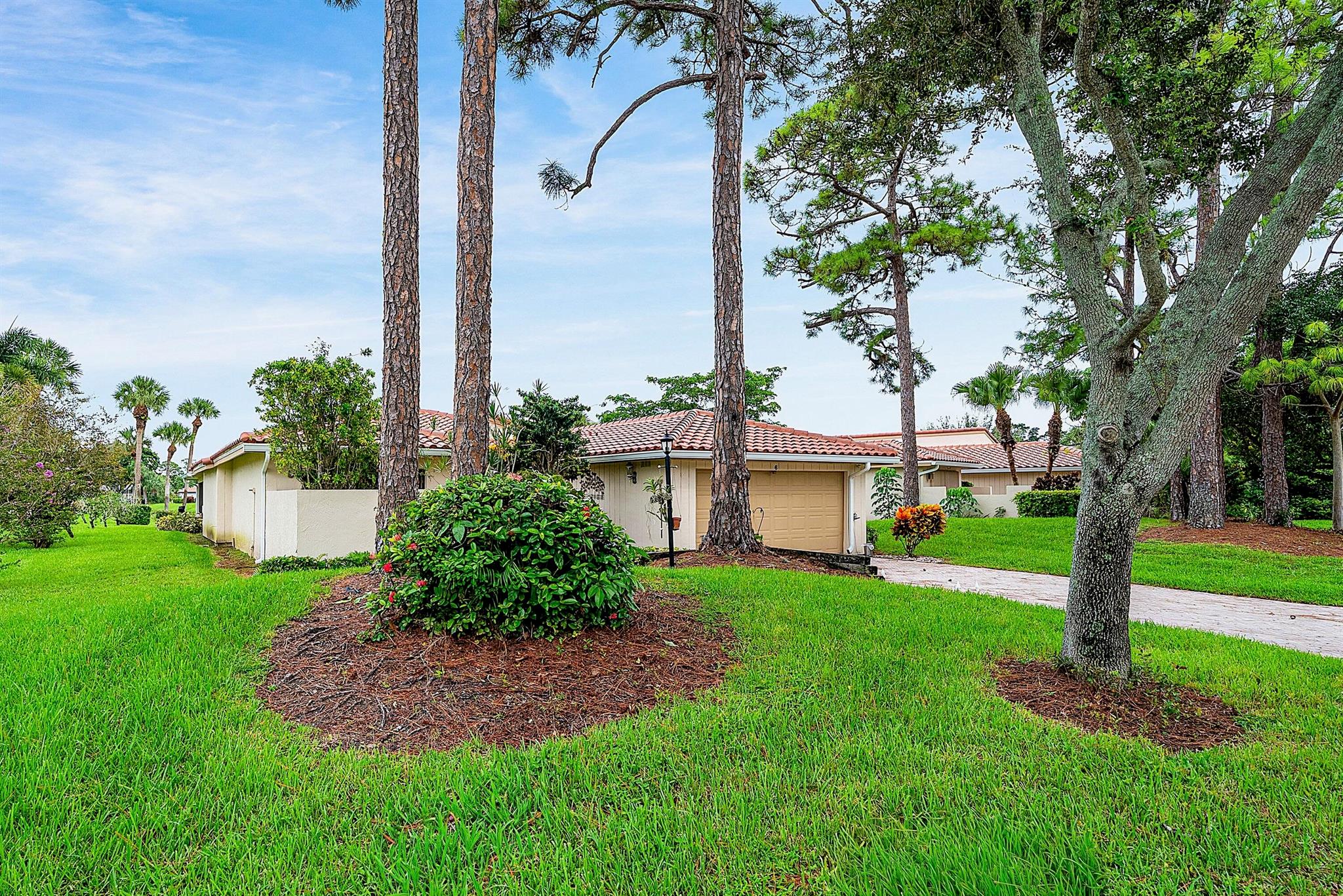 Homes for sale in Boynton Beach, FL | 6 Woods Lane, Boynton Beach, FL 33436 | MLS# R11121802