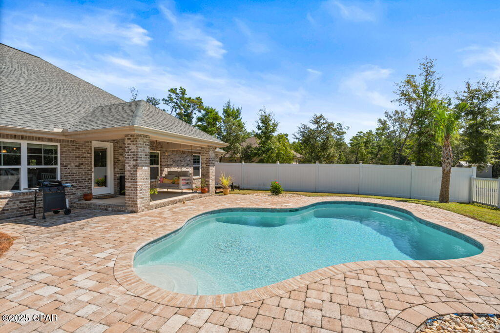 Listing photo id 7 for 104 Lake Merial Trail