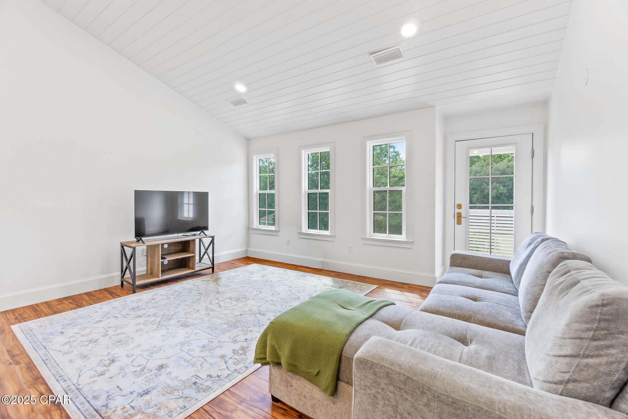 Image 16 For 630 Hutchison Road