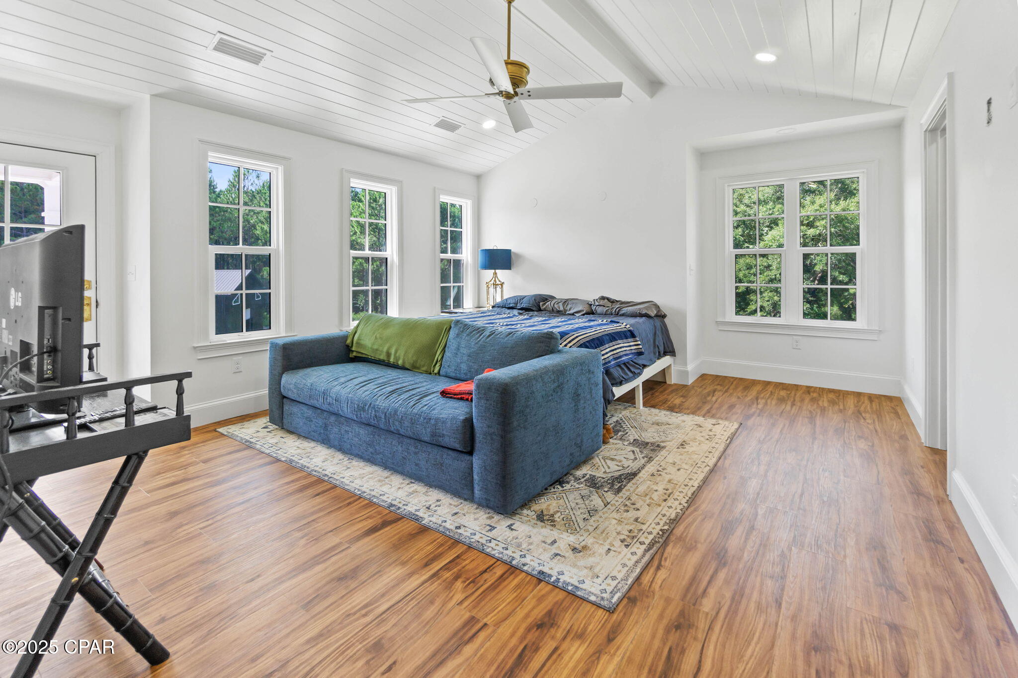 Image 21 For 630 Hutchison Road