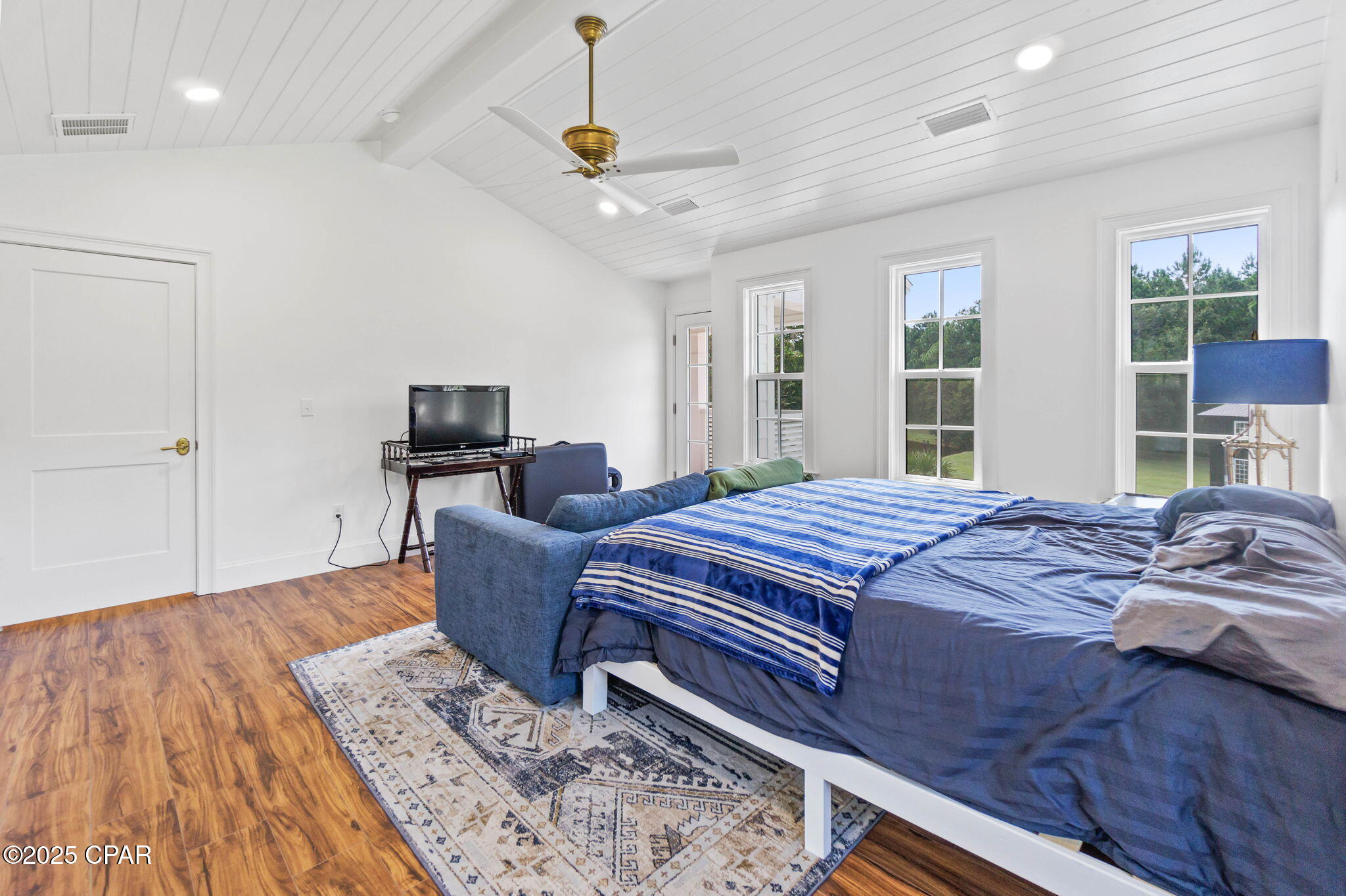 Image 22 For 630 Hutchison Road