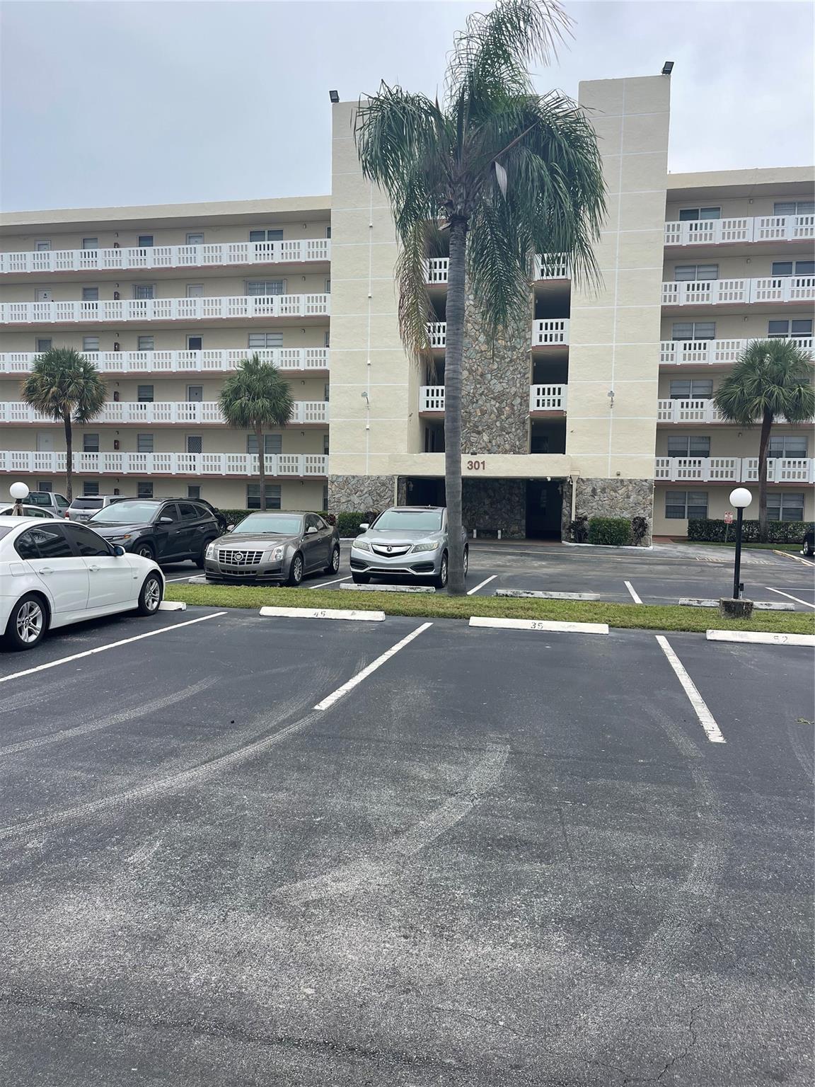 Homes for sale in Dania Beach, FL | 301 Se 3rd St #303, Dania Beach, FL 33004 | MLS# F10525377