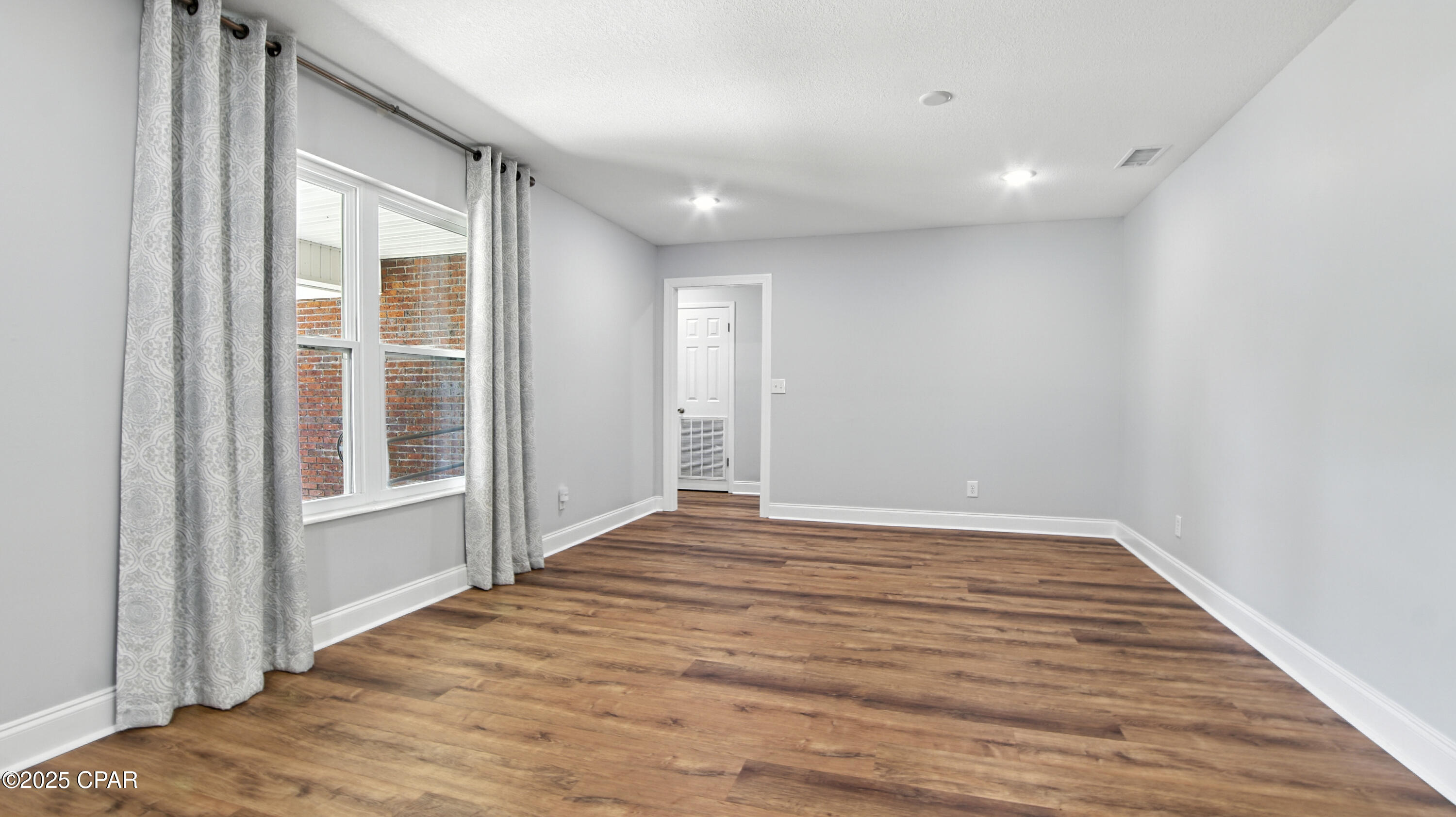 Image 11 For 6940 Yellow Bluff Road