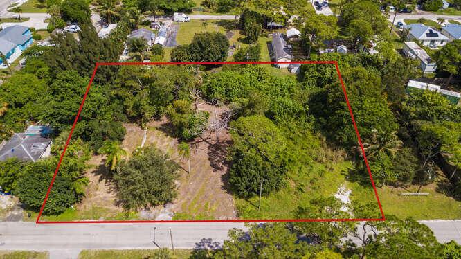 Homes for sale in Stuart, FL | 5117 Se Isabelita Avenue, Stuart, FL 34997 | MLS# R11121925