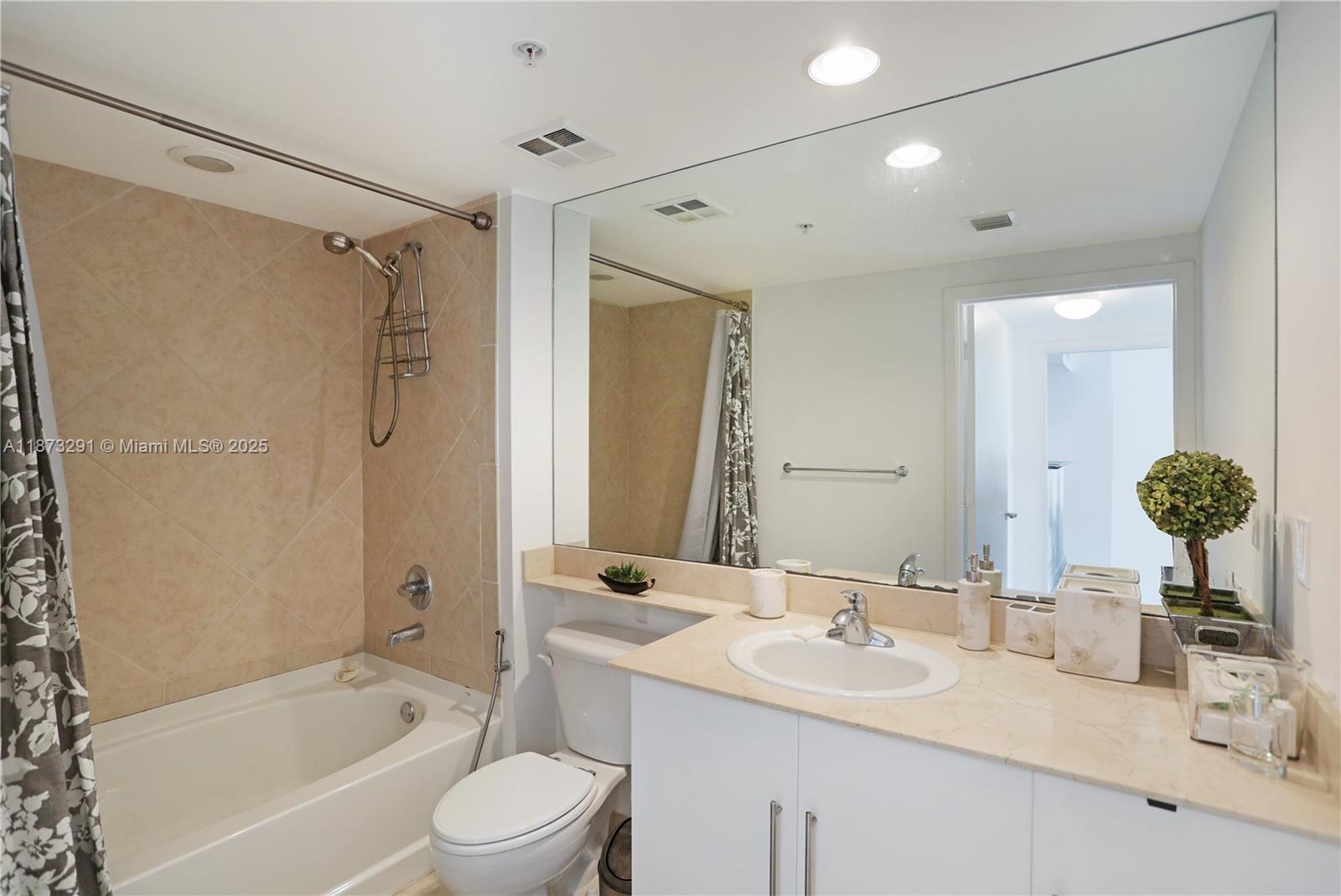 325 S Biscayne Blvd #1217, Miami FL 33131