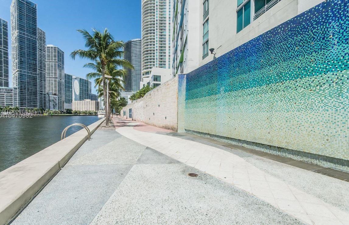 325 S Biscayne Blvd #1217, Miami FL 33131