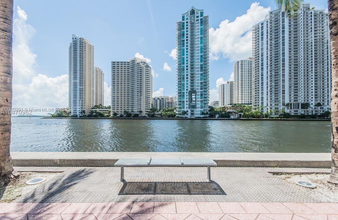325 S Biscayne Blvd #1217, Miami FL 33131