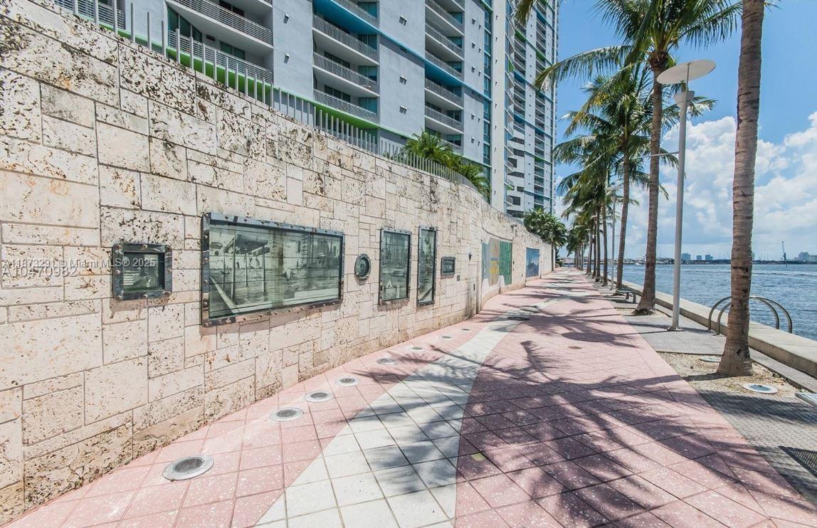 325 S Biscayne Blvd #1217, Miami FL 33131