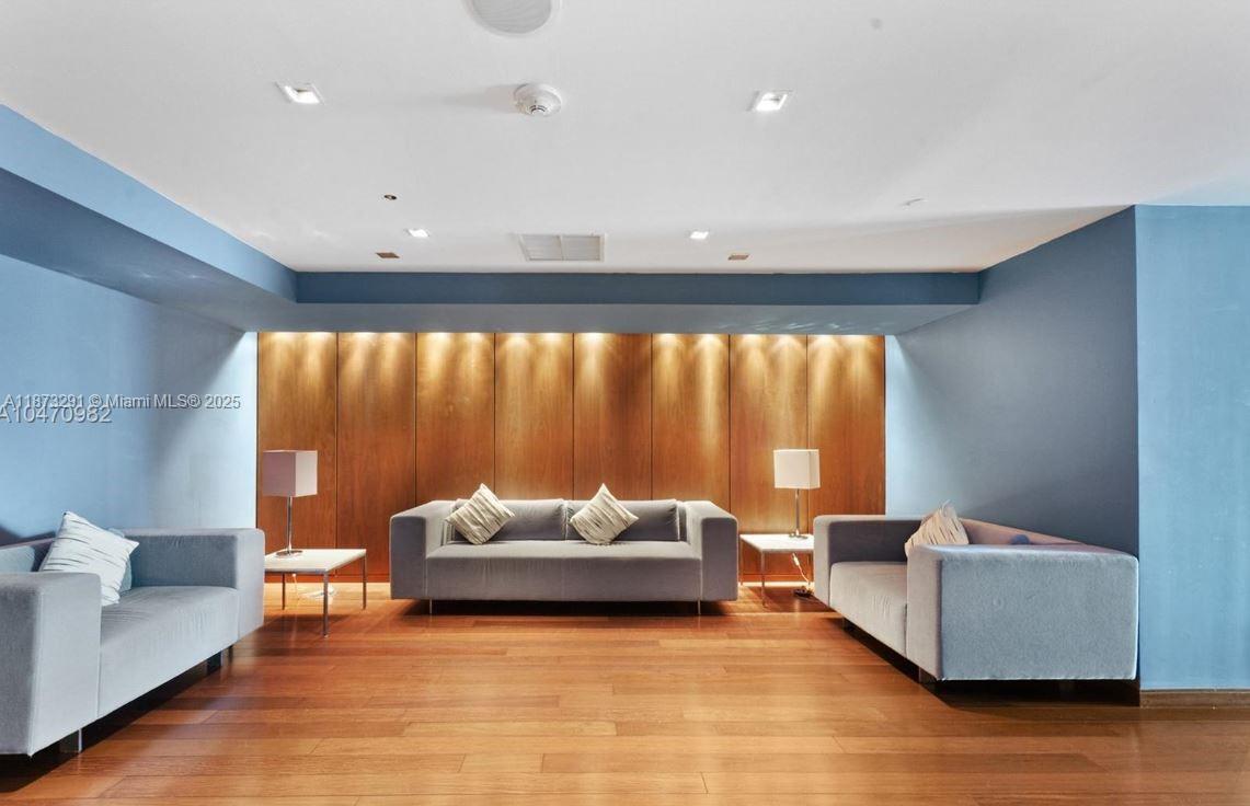 325 S Biscayne Blvd #1217, Miami FL 33131