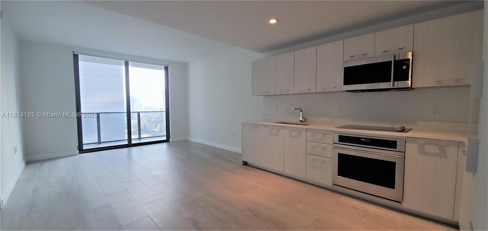 55 SW 9th St #3610, Miami FL 33130