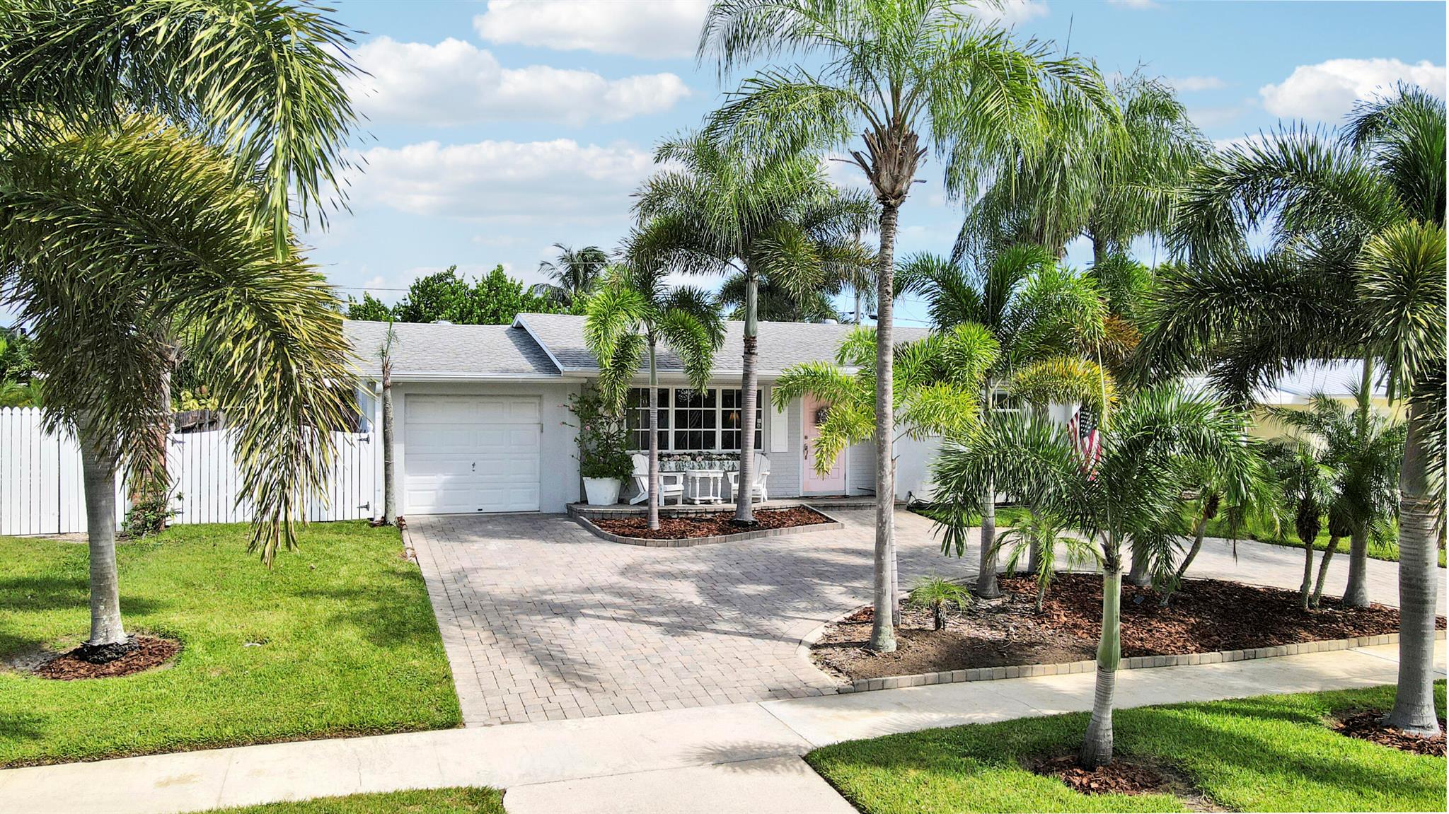 Homes for sale in North Palm Beach, FL | 421 Driftwood Road, North Palm Beach, FL 33408 | MLS# R11122005